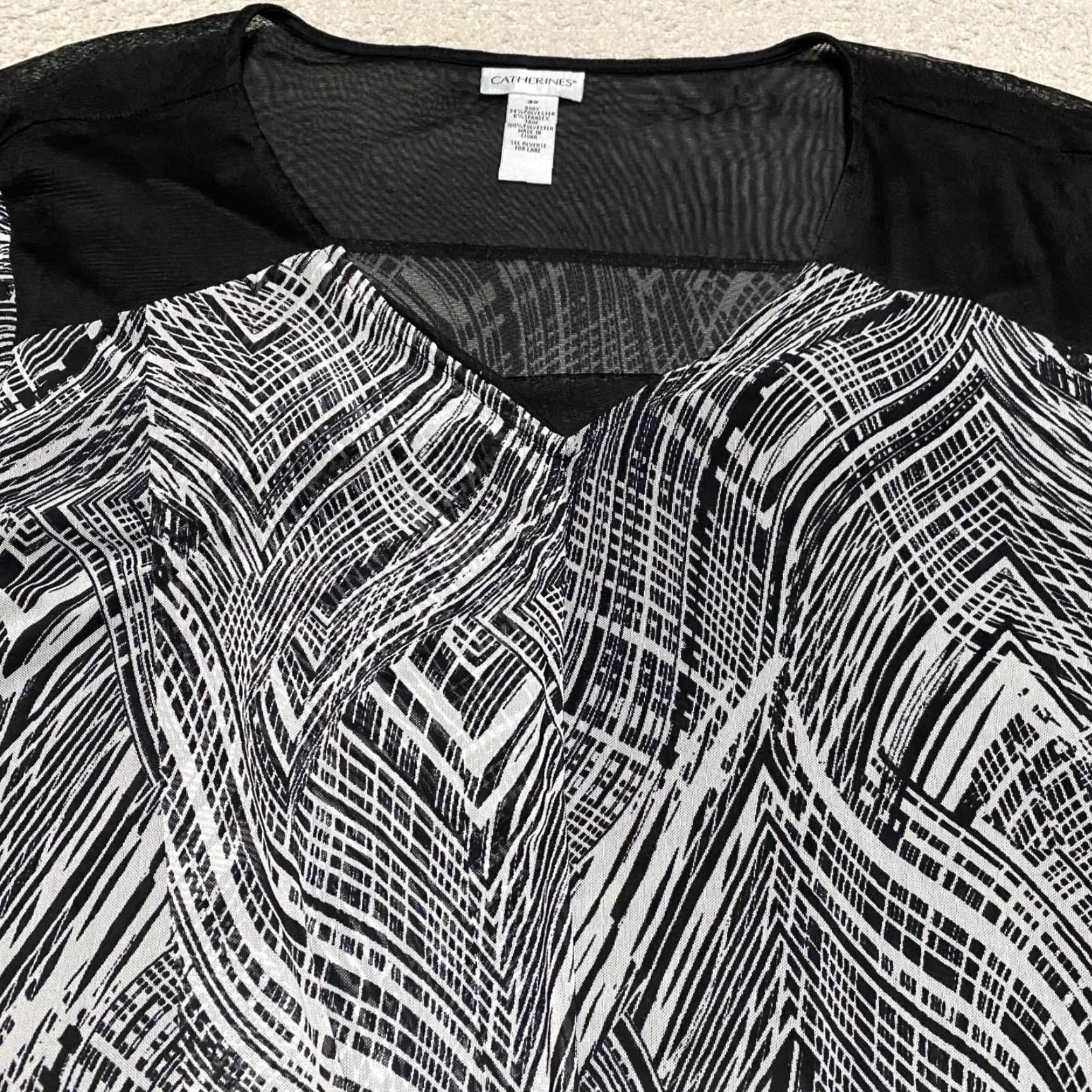 Vintage Catherines Blouse Shirt Geometric 3X Black White V-Neck 3/4 Sleeve Sheer Womens Plus 3X Shirt Geometric Black White V-Neck 3/4 Sleeve Sheer Size XXL / US 16-18 / IT 52-54 - 5 Thumbnail