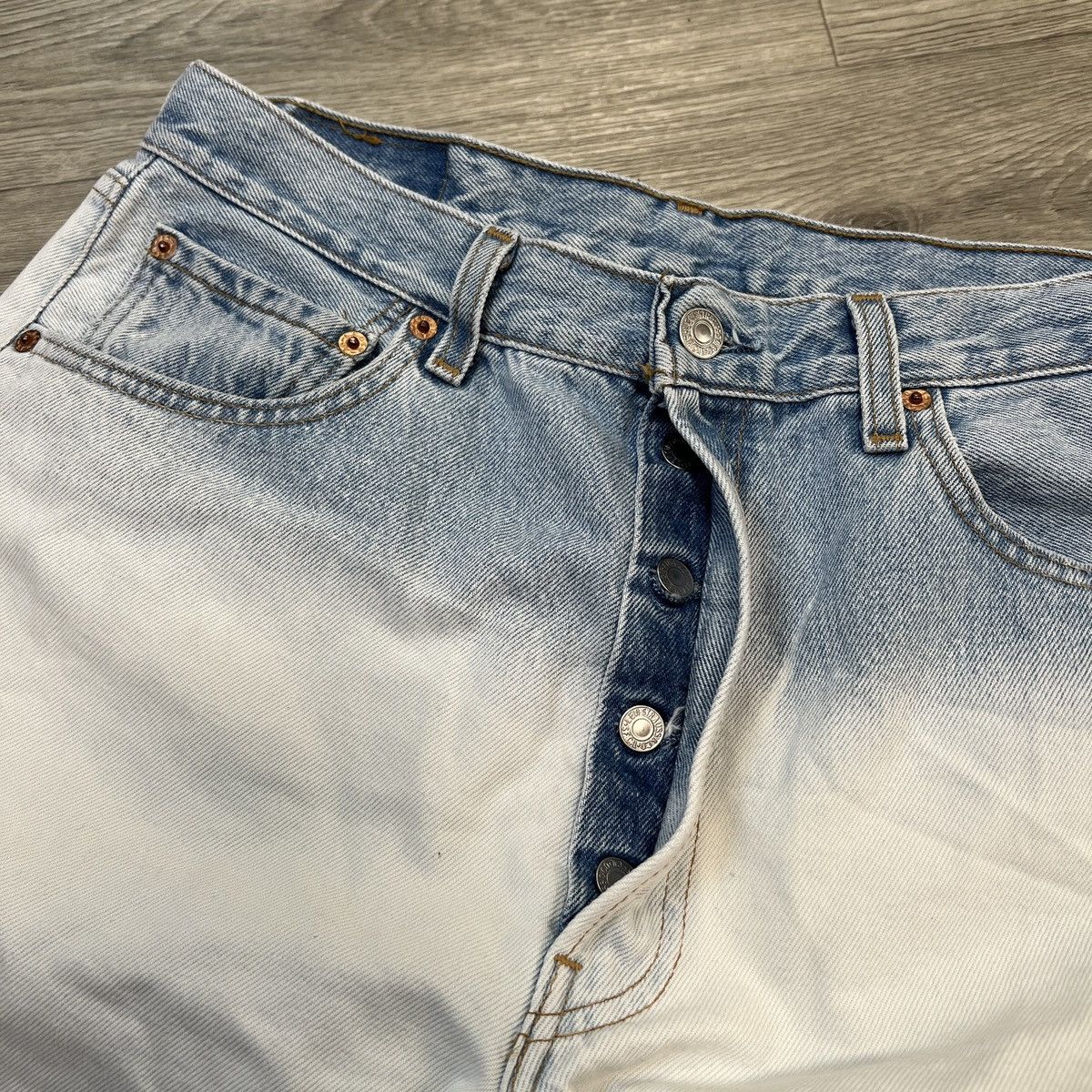 Levi's Vintage Clothing Vintage USA Levis 501 Button Fly Jeans, Light Wash Fade Size US 34 / EU 50 - 4 Thumbnail