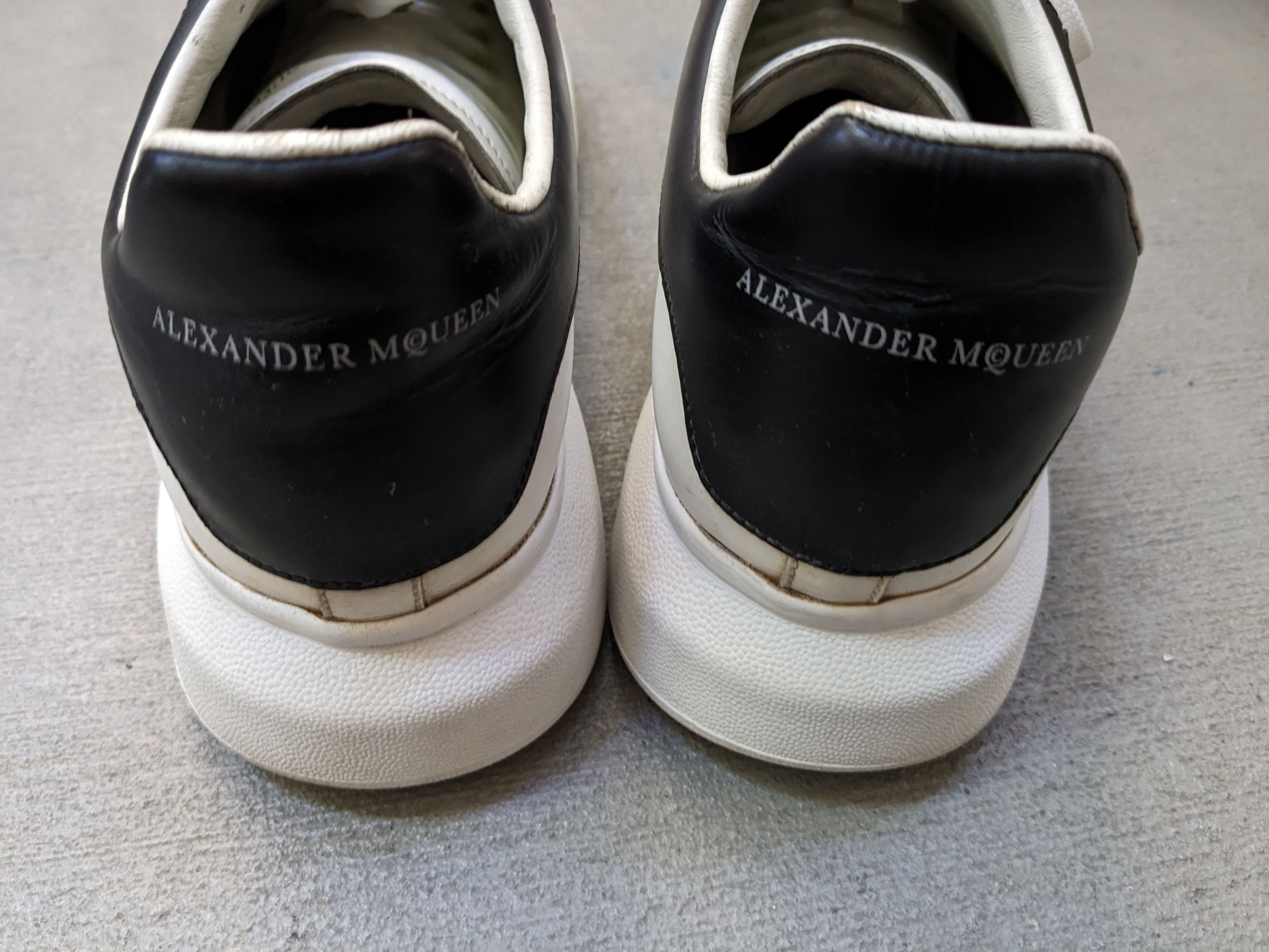 Alexander McQueen Alexander McQueen Larry Oversized Sneakers 9 42 White Black Size US 9 / EU 42 - 16 Thumbnail