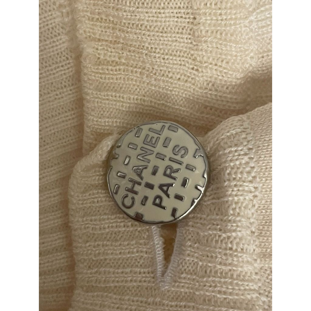 Chanel Chanel Cream Ribbed Knit Sweater With Button Shoulder Detail Size XXS / US 00 / IT 34 - 8 Thumbnail