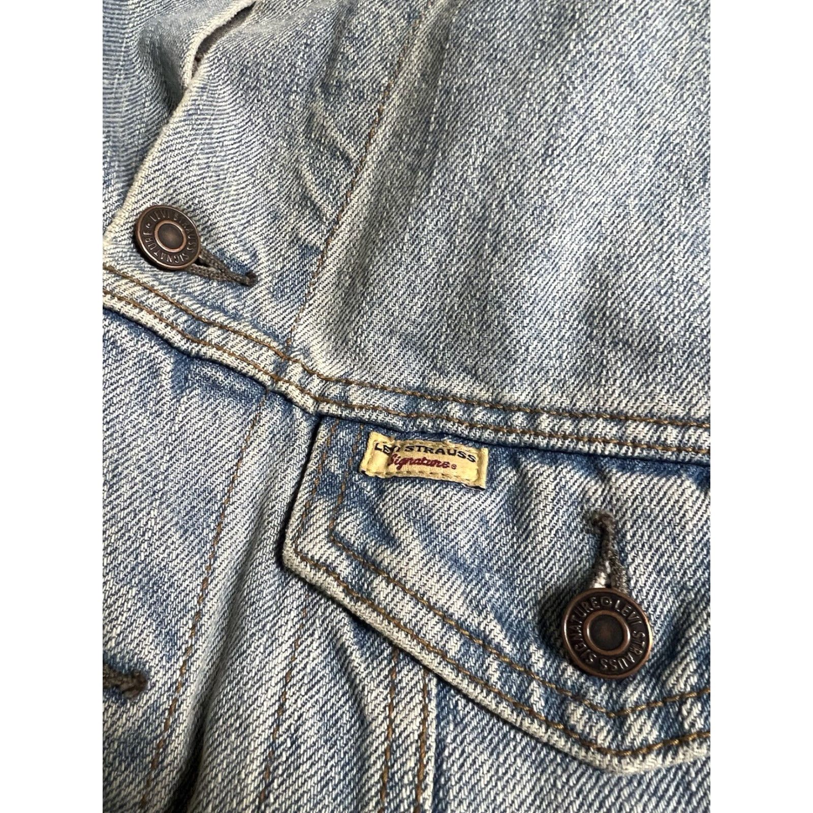 Levi's VTG Levi's Trucker Denim Jacket Mens M Medium Blue 90s 80s Signature Collared Pockets Logo Embroidered Short Jacket Casual Workwear USA Western Man Size US 31 - 3 Thumbnail