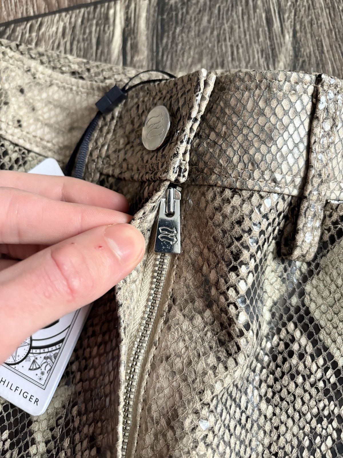Tommy Hilfiger NWT AW19 Tommy Hilfiger x Zendaya Snakeskin Python Leather Size 26" / US 2 / IT 38 - 5 Thumbnail