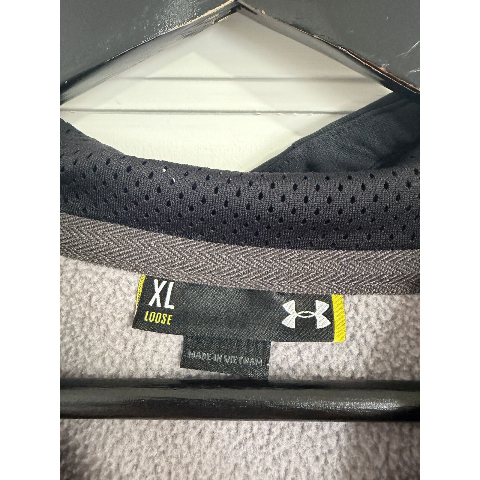 Under Armour University of North Dakota Fighting Hawks Hoodie Size XL Size US XL / EU 56 / 4 - 3 Thumbnail