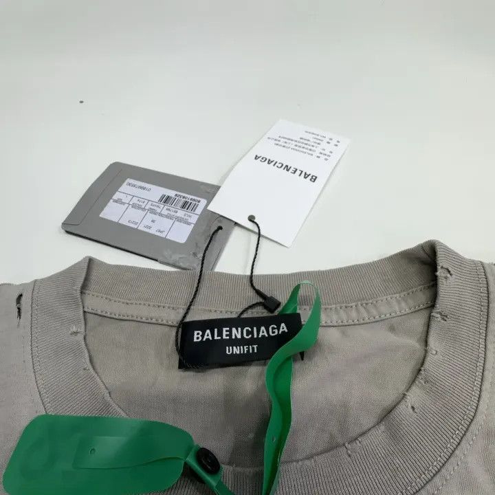 Balenciaga Balenciaga Distressed Logo Short Sleeve T-Shirt 0079-2507 Size US L / EU 52-54 / 3 - 8 Thumbnail