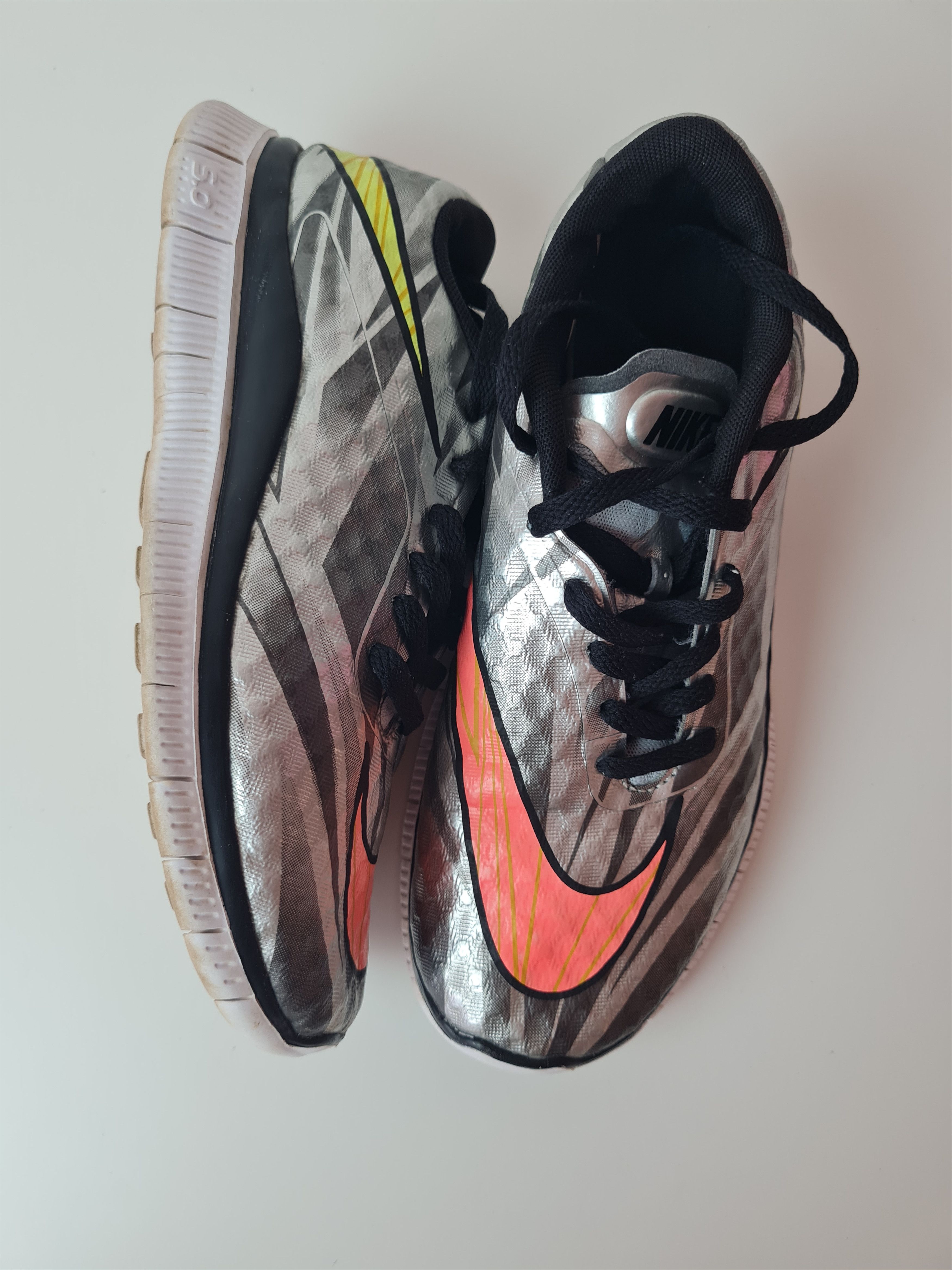 Nike Nike free hypervenom (GS) trainers 705390 002 sneakers shoes Size US 6 / EU 39 - 6 Thumbnail