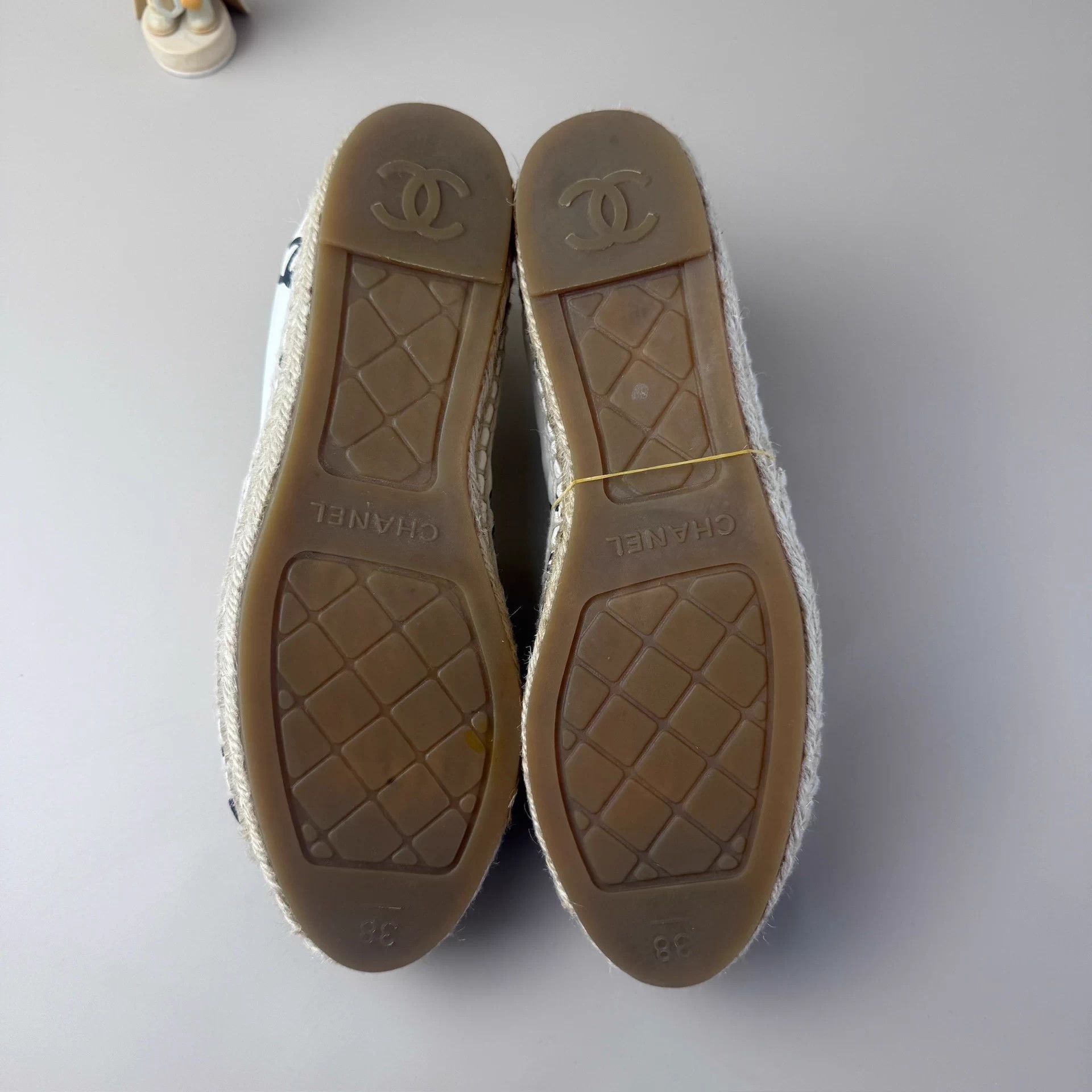 Chanel Chanel CC All Over Print Fisherman Slipper 38 95 New YLP3421 Size US 7 / IT 37 - 6 Thumbnail