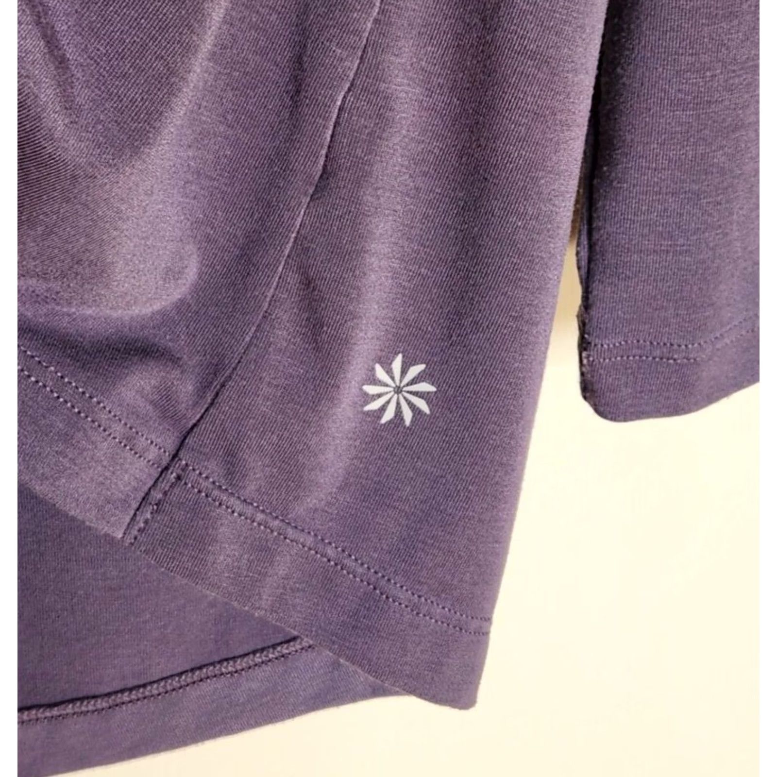 Athleta Athleta Womens XS Crossover Ruched Top Cinch Drawstring Shirt V-Neck Long Sleeve Size XS / US 0-2 / IT 36-38 - 3 Thumbnail
