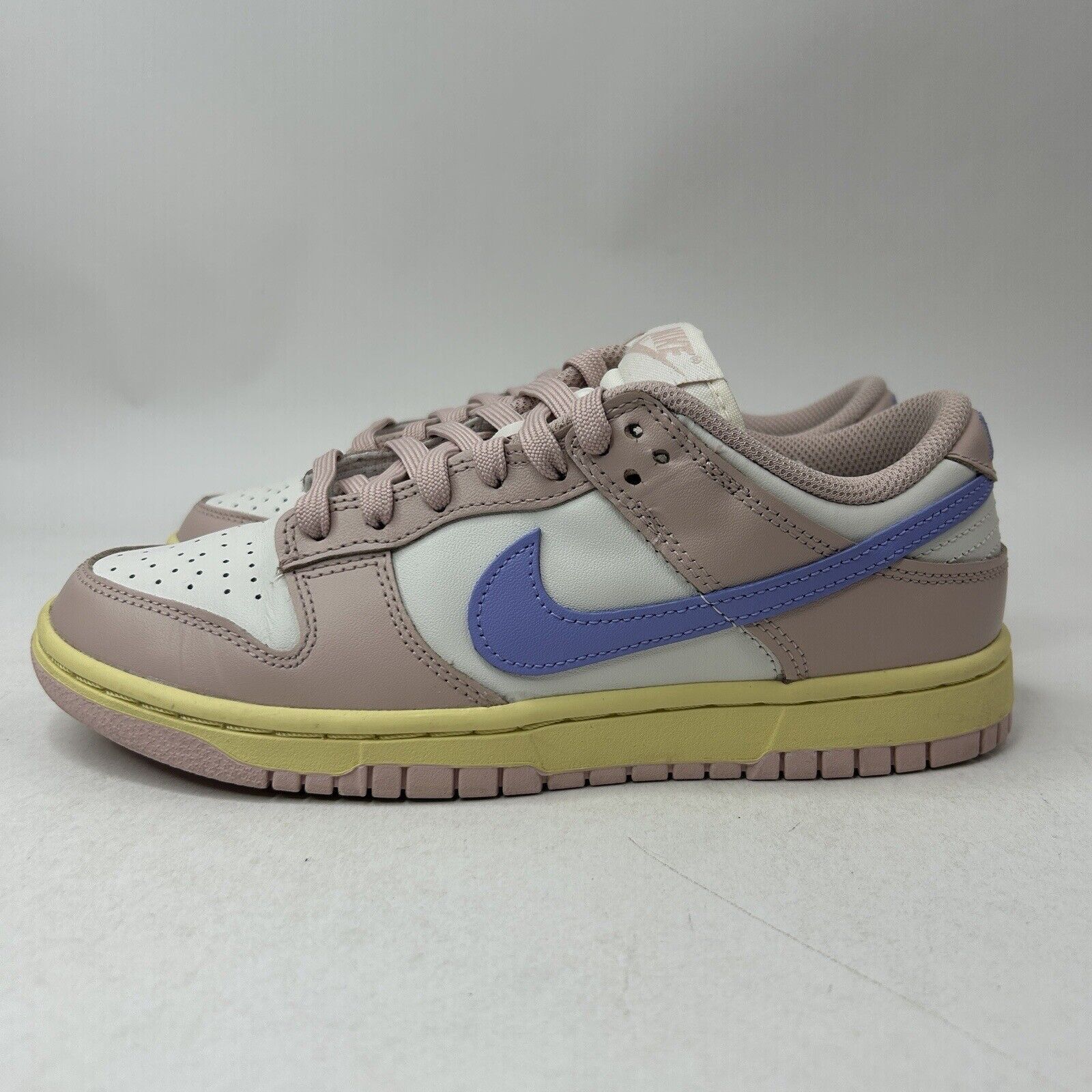 Nike Nike Dunk Low WMNS “Pink Oxford” 2023 Size US 8 / IT 38 - 6 Thumbnail