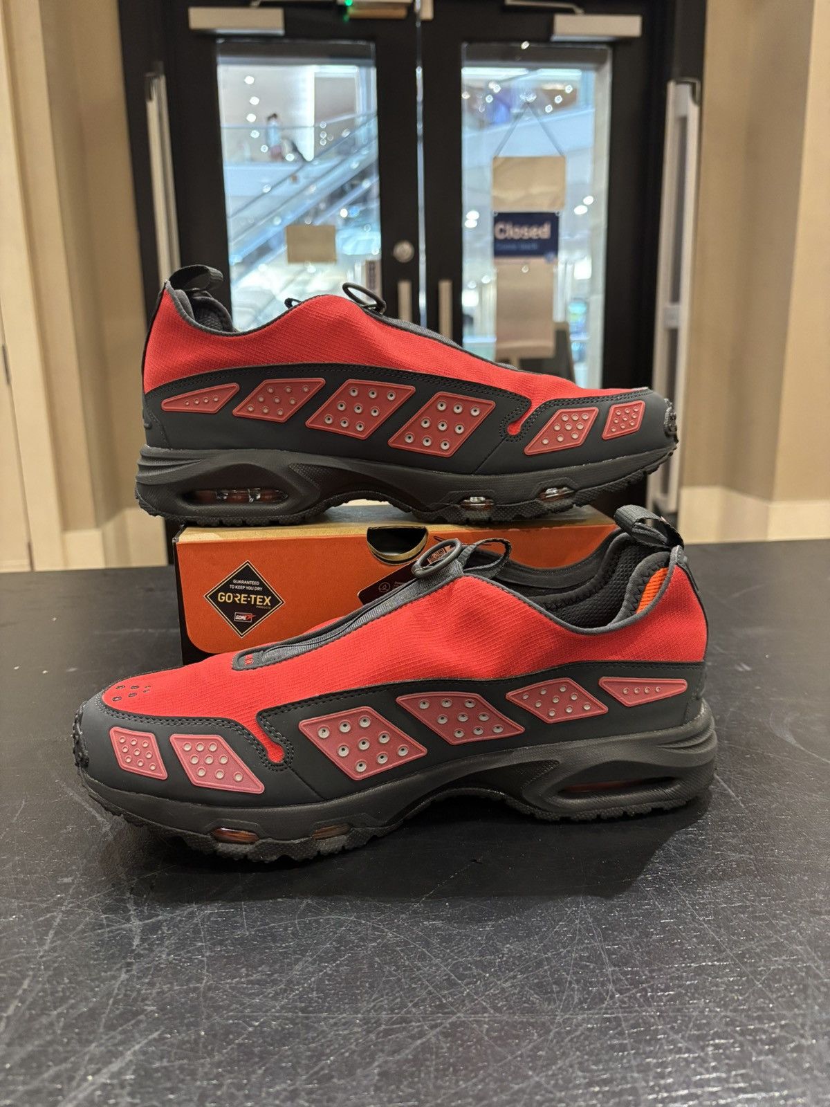Nike Nike Air Max Sunder Gore-Tex ‘Hyper Crimson’ Size US 10.5 / EU 43-44 - 2 Thumbnail