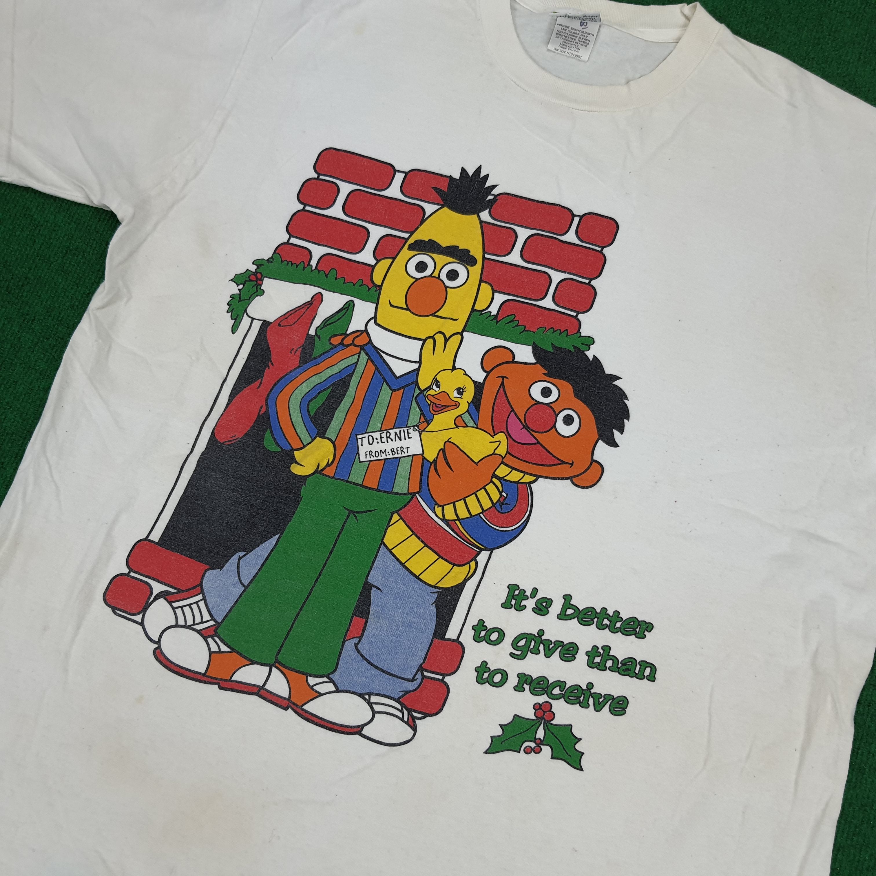 Other Vintage Sasame Street Christmas Ernie and Bert T-shirt Size US XL / EU 56 / 4 - 2 Thumbnail