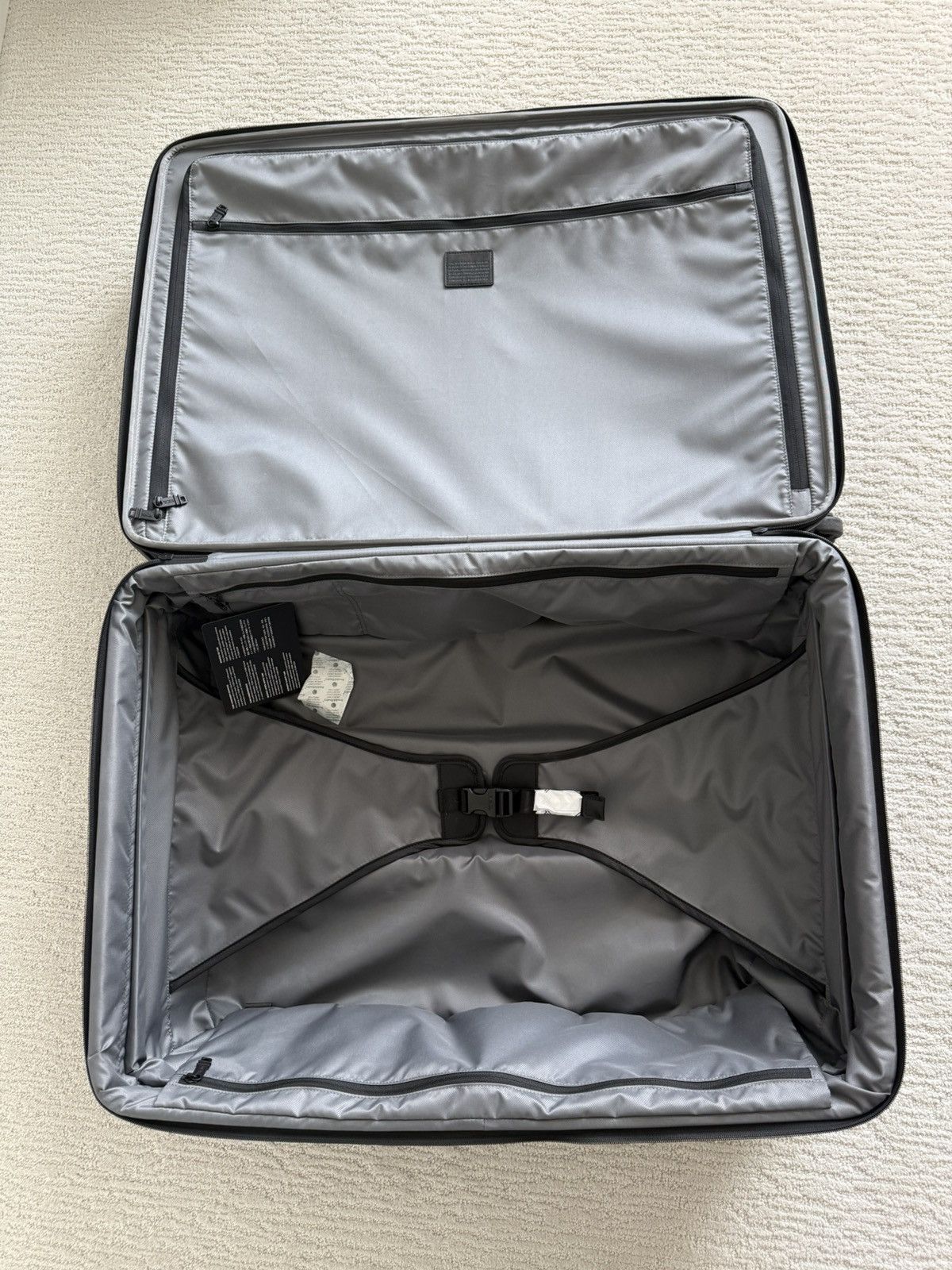 Tumi NWT Tumi Extended Trip Expandable 4 wheel suitcase $1350 Size 32 - 12 Thumbnail