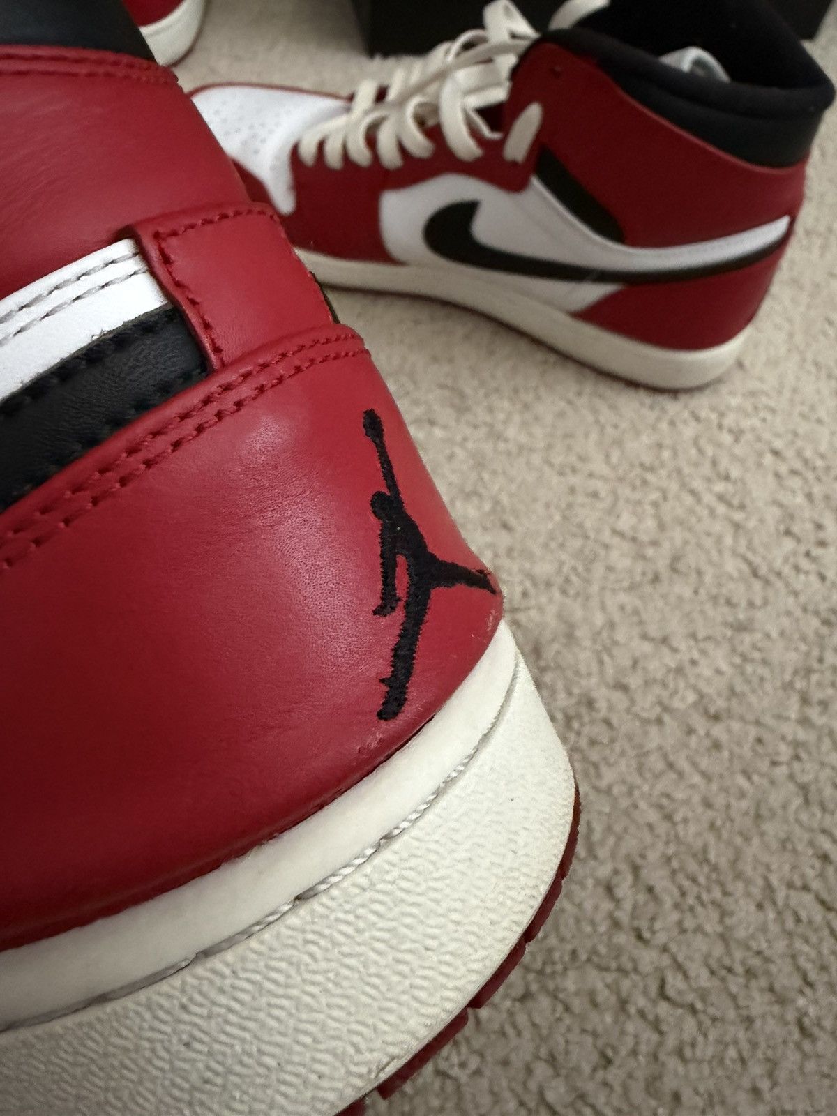 Jordan Brand Air Jordan 1 Retro High 2013 Chicago 2013 Size US 11 / EU 44 - 6 Thumbnail