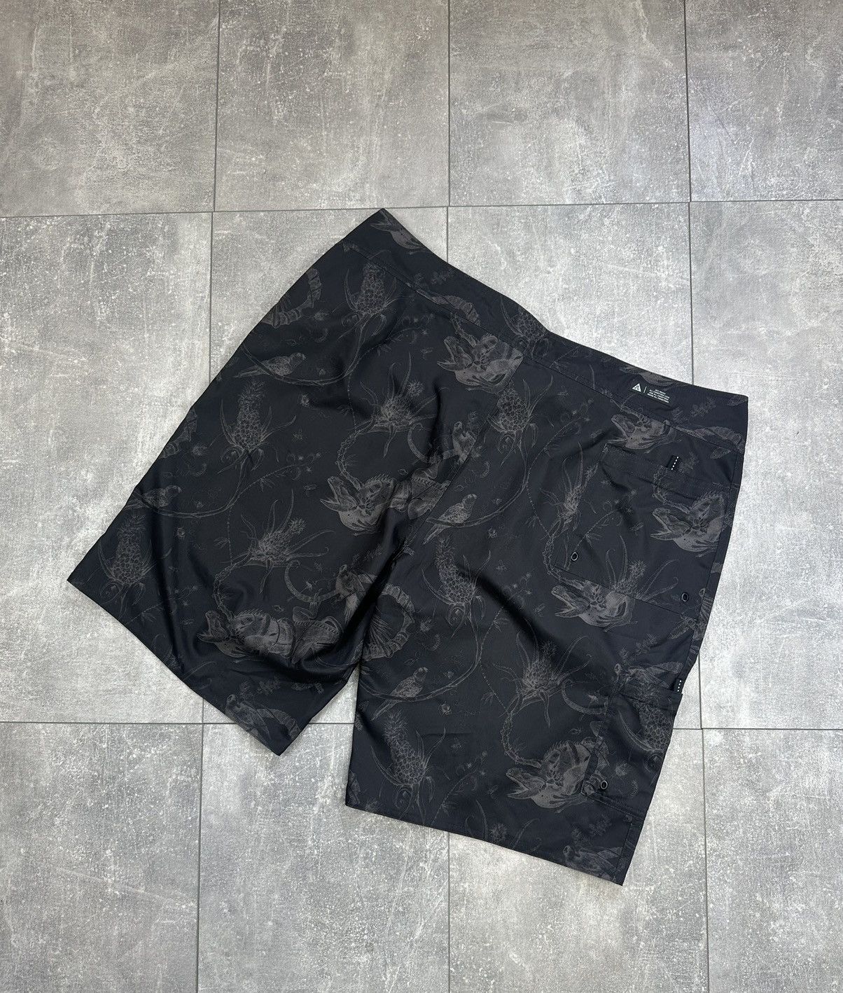 Nike Nike ACG Vintage Outdoor Fish Print Shorts Size US 38 / EU 54 - 2 Thumbnail