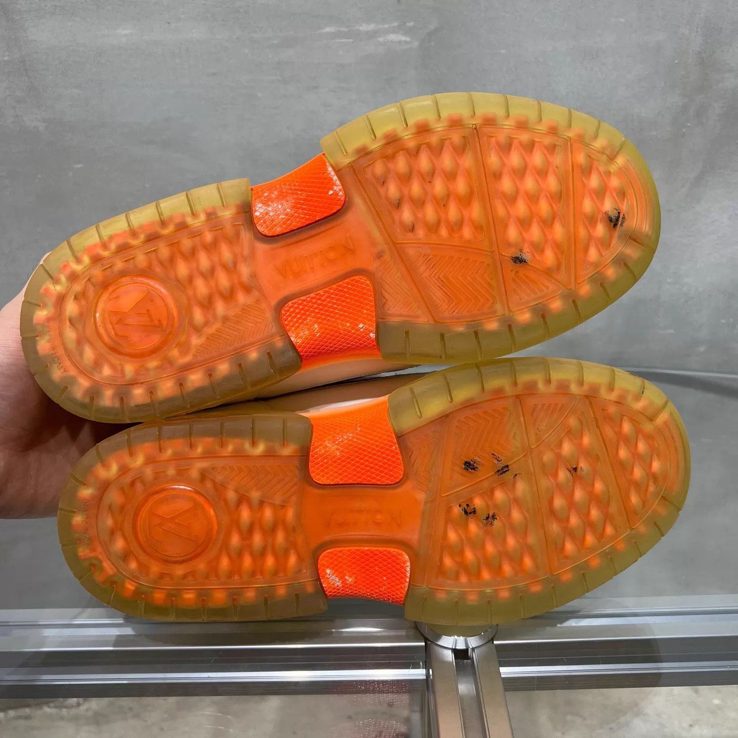 Louis Vuitton LV View White & Orange Sneakers UK6.5/40.5 YH26913 Size US 7.5 / EU 40-41 - 7 Thumbnail