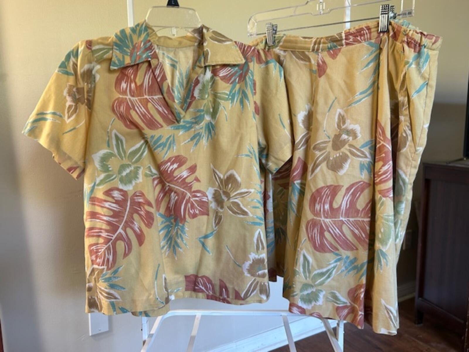 Unknown London Vintage Two-Piece Floral Print Shirt and Short Set Size ONE SIZE - 1 Thumbnail