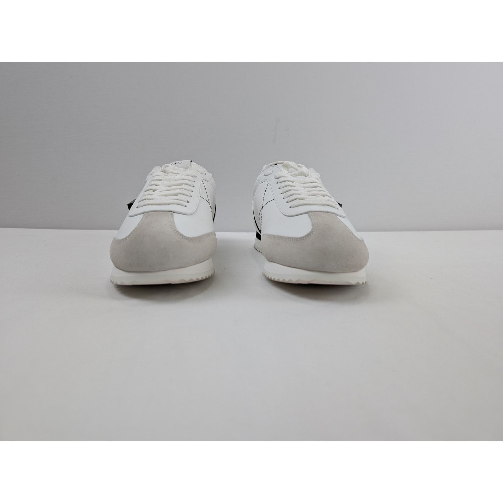 Valentino o1rshd1 Stud-around Sneakers in Leather in White Size US 11 / EU 44 - 9 Thumbnail