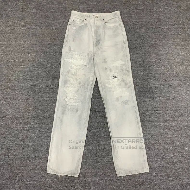 Other Balenciaga White destroyed hole button denim jeans Size 25" / US 0 / IT 36 - 1 Thumbnail