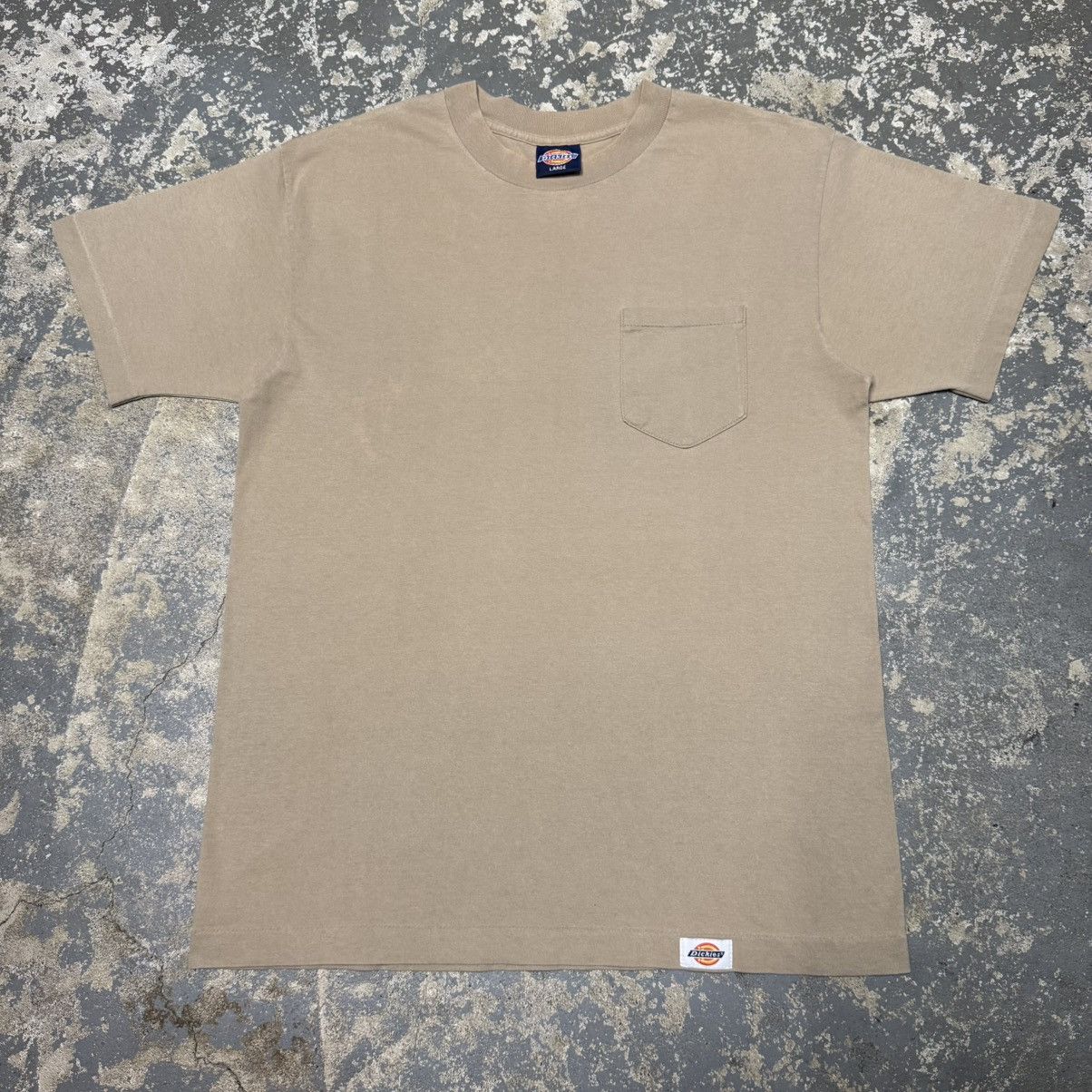 Dickies Vintage Dickies Tan Beige Blank 90s Single Stitch Pocket Tee Size US L / EU 52-54 / 3 - 1 Thumbnail