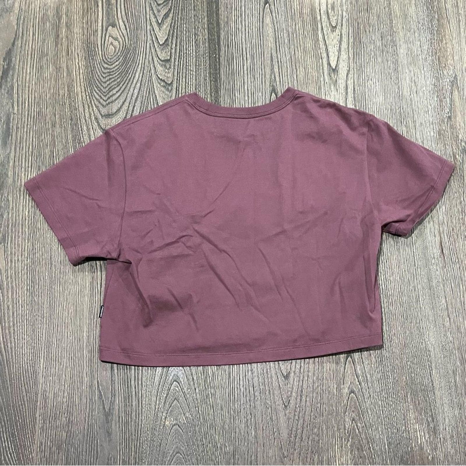 Converse NWOT Converse Puff Logo Crop T-Shirt Crewneck Dark Wine S Size S / US 4 / IT 40 - 3 Thumbnail