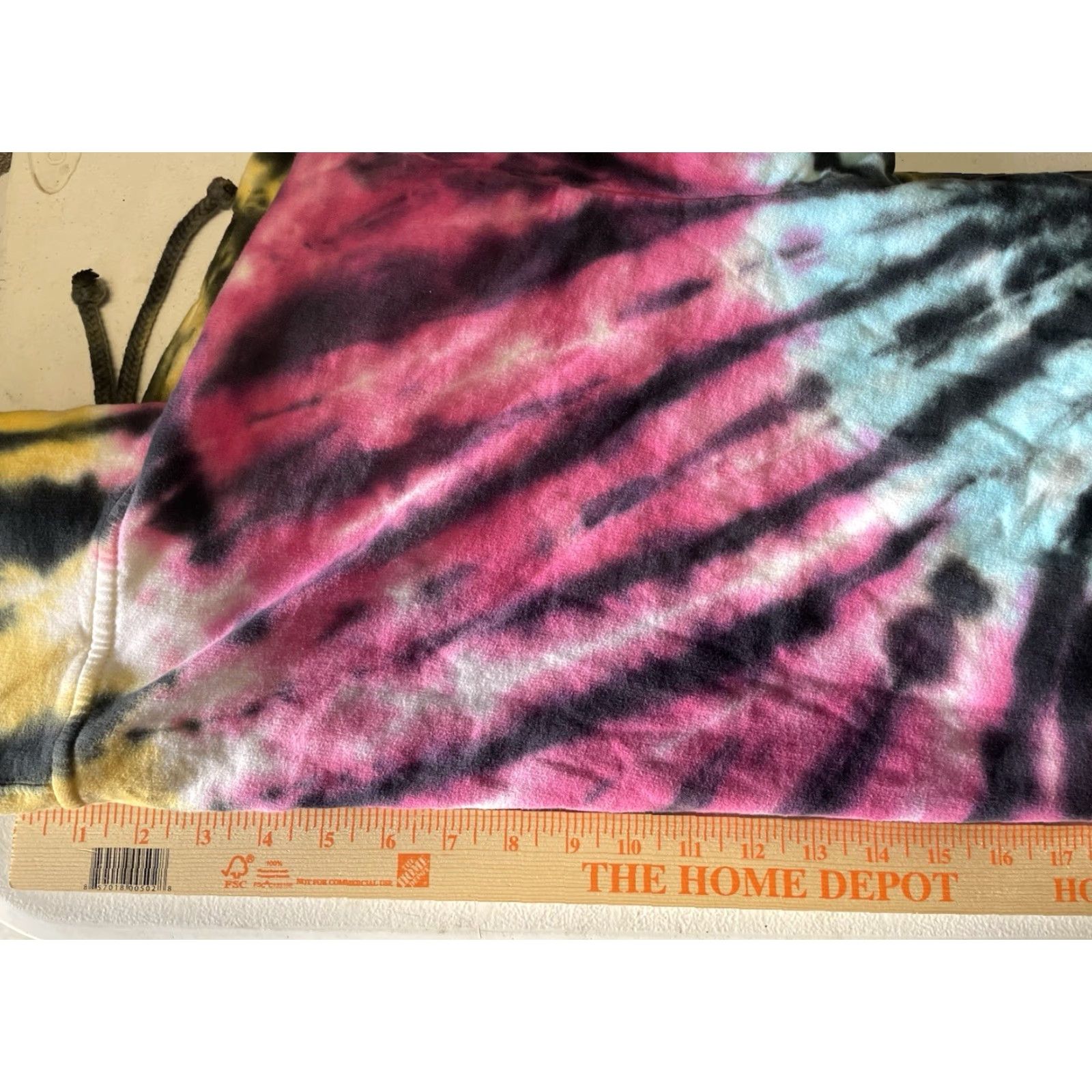 Vintage VINTAGE Six Flags Hoodie Unisex Adults XL Tie Dye Daffy Duck Graphic Print Long Sleeve Pullover Yellow Pink Blue Size US XL / EU 56 / 4 - 7 Thumbnail