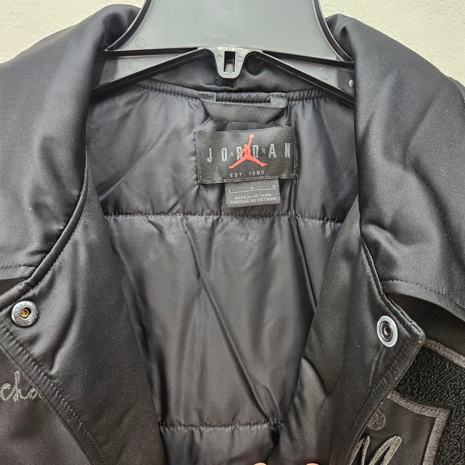 Nike JORDAN WOMEN'S LARGE QUILTED VARSITY JACKET BLACK FV7137 Size L / US 10 / IT 46 - 6 Thumbnail