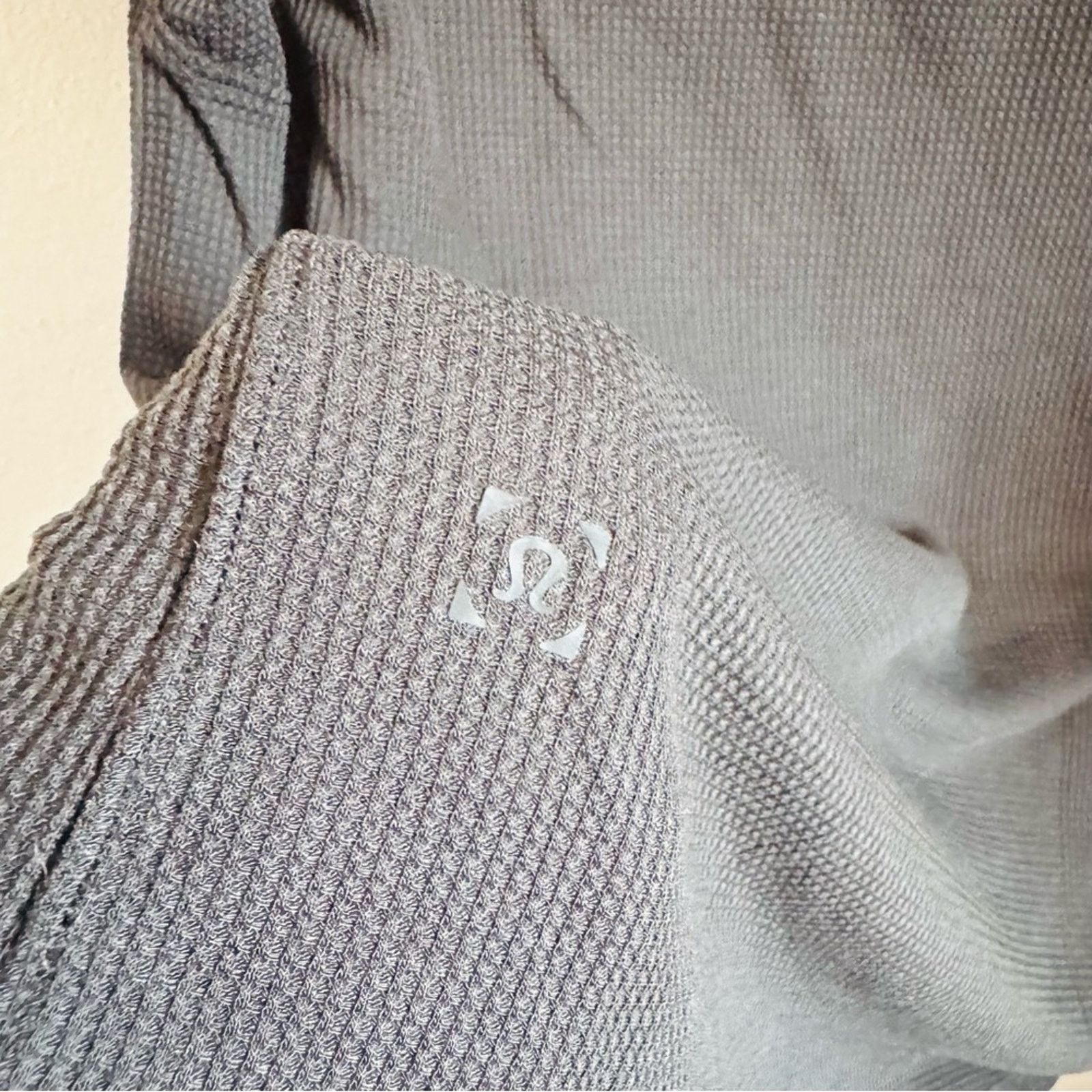 Lululemon MEN LULULEMON Black Graphite Waffle Knit Gym Tee Shirt Top Size US S / EU 44-46 / 1 - 6 Thumbnail