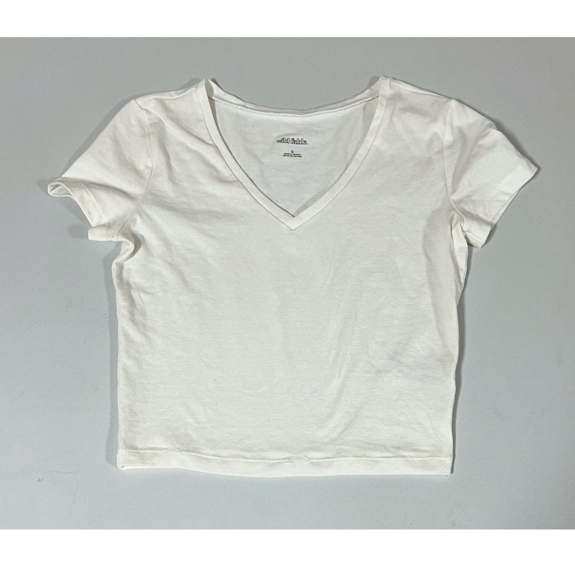 Wild Things Wild Fable White Solid V-Neck T-Shirt Top Blouse Tee Size S🤍 Size S / US 4 / IT 40 - 1 Thumbnail