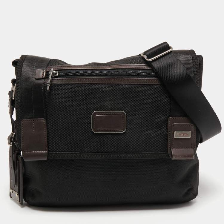 Authentic TUMI messenger outlet