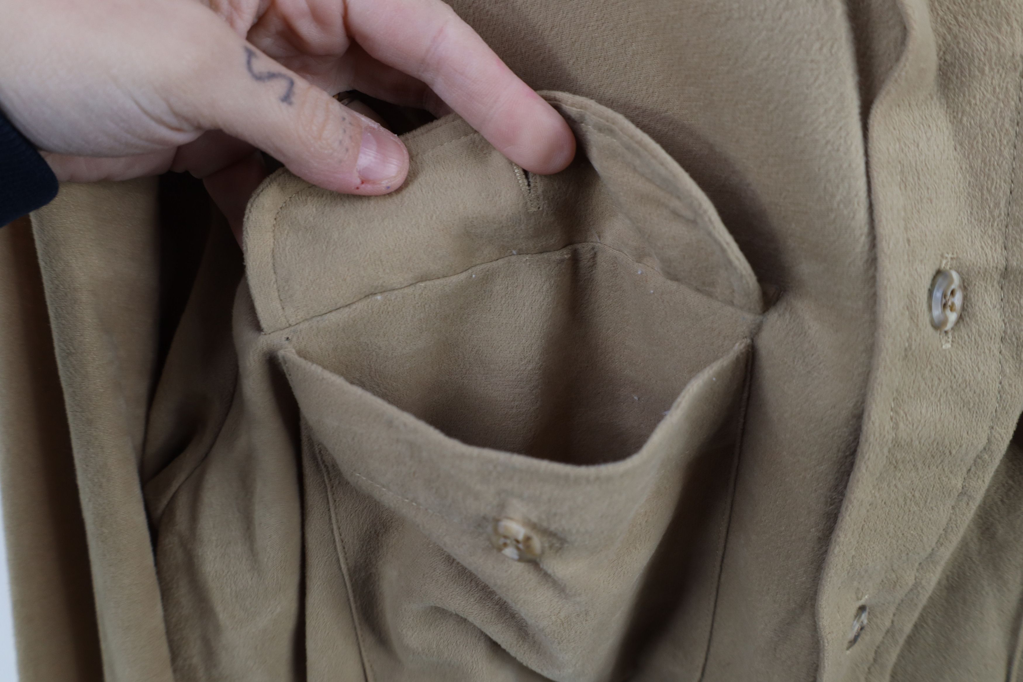 Vintage Vintage 70s Streetwear Cloth Collared Button Shirt Beige Size US L / EU 52-54 / 3 - 4 Thumbnail