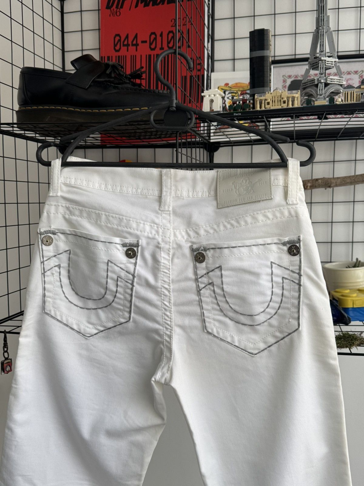 True Religion Vintage True Religion White Denim Grey Stitching Pants USA Size US 31 - 1 Thumbnail