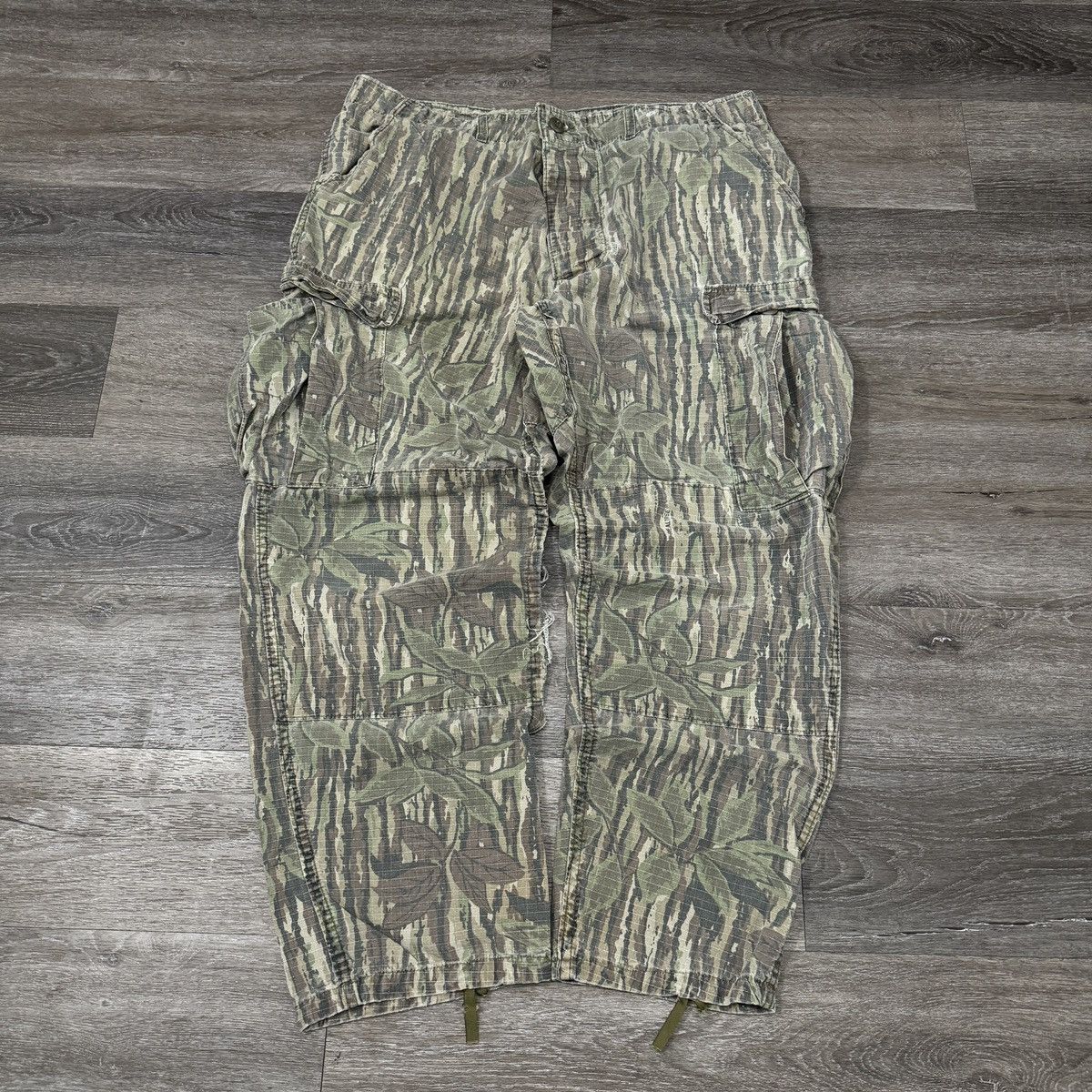 Realtree × Vintage Vintage 90s Realtree lead camo baggy cargo pants faded Size US 38 / EU 54 - 1 Thumbnail