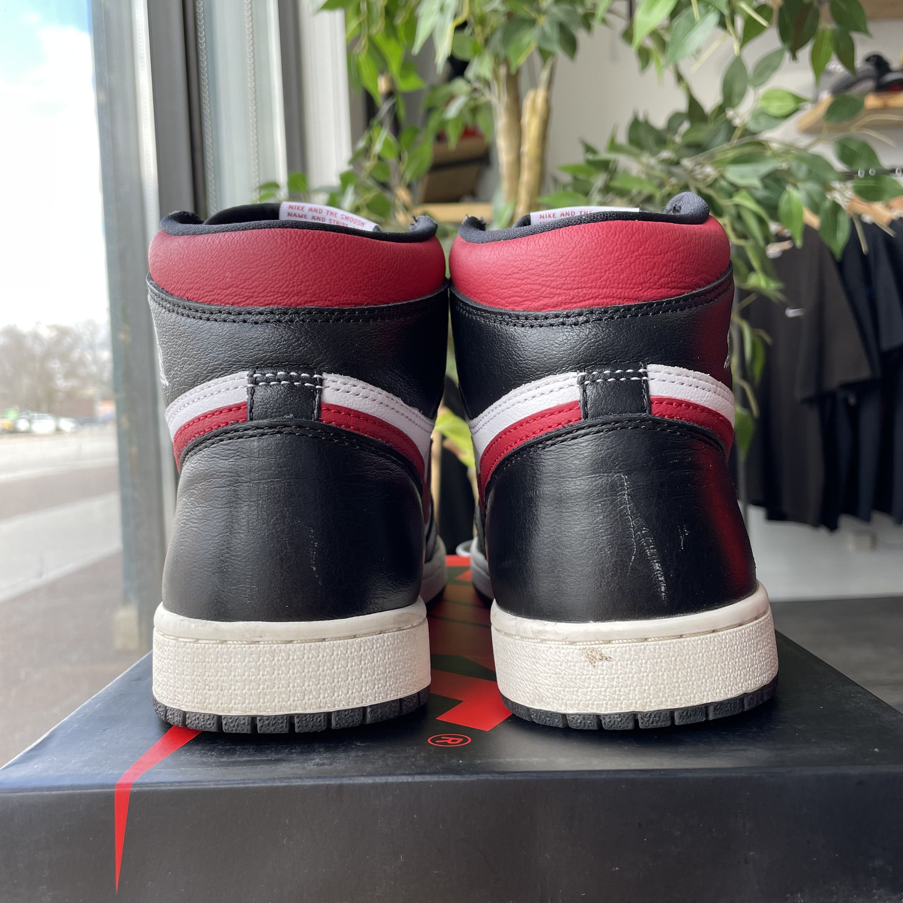 Jordan Brand Jordan 1 Retro High 'Black Gym Red' Size US 8 / EU 41 - 2 Thumbnail