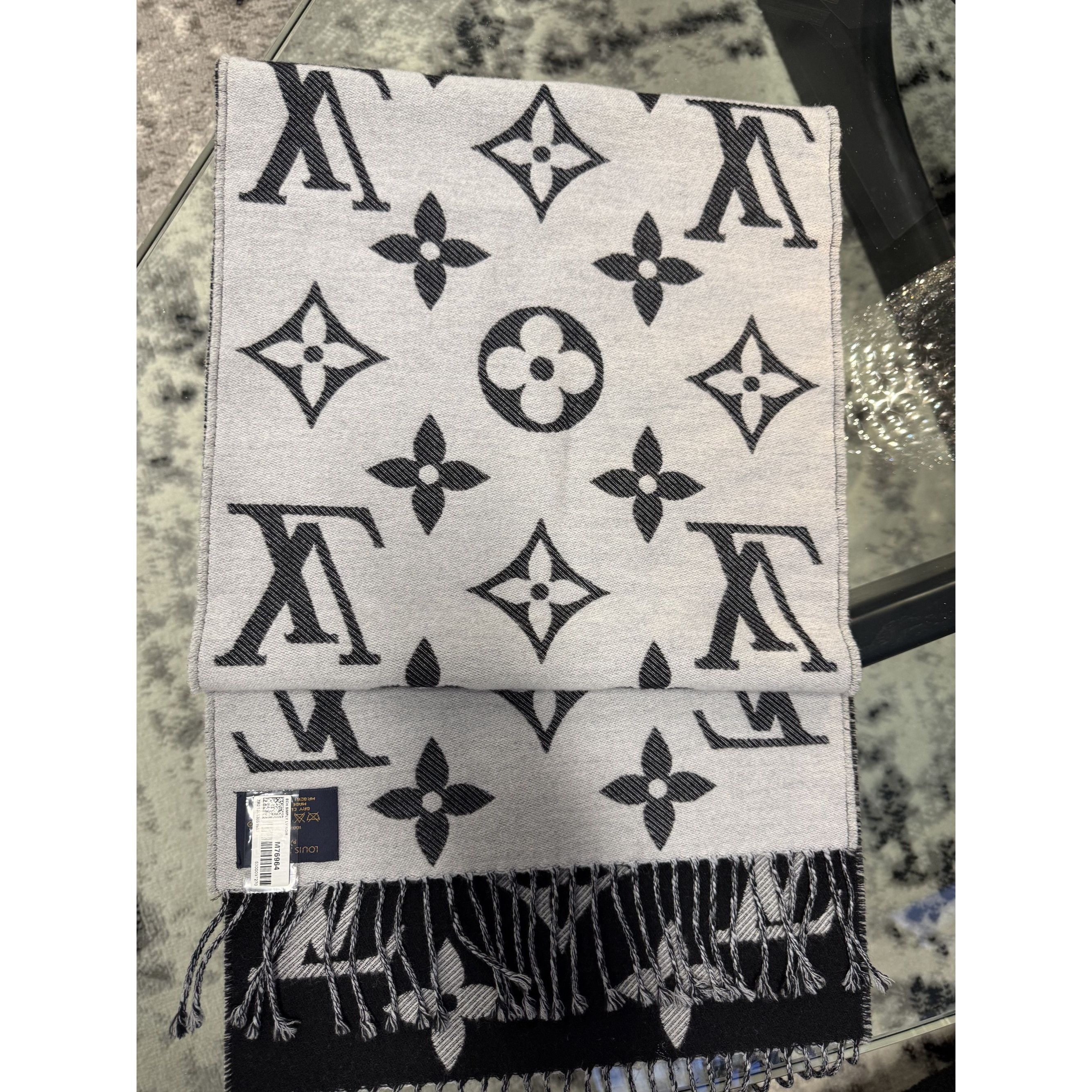 Louis Vuitton Louis Vuitton Monogram Wool Scarf Black & Gray Reversible Ma Size ONE SIZE - 7 Thumbnail