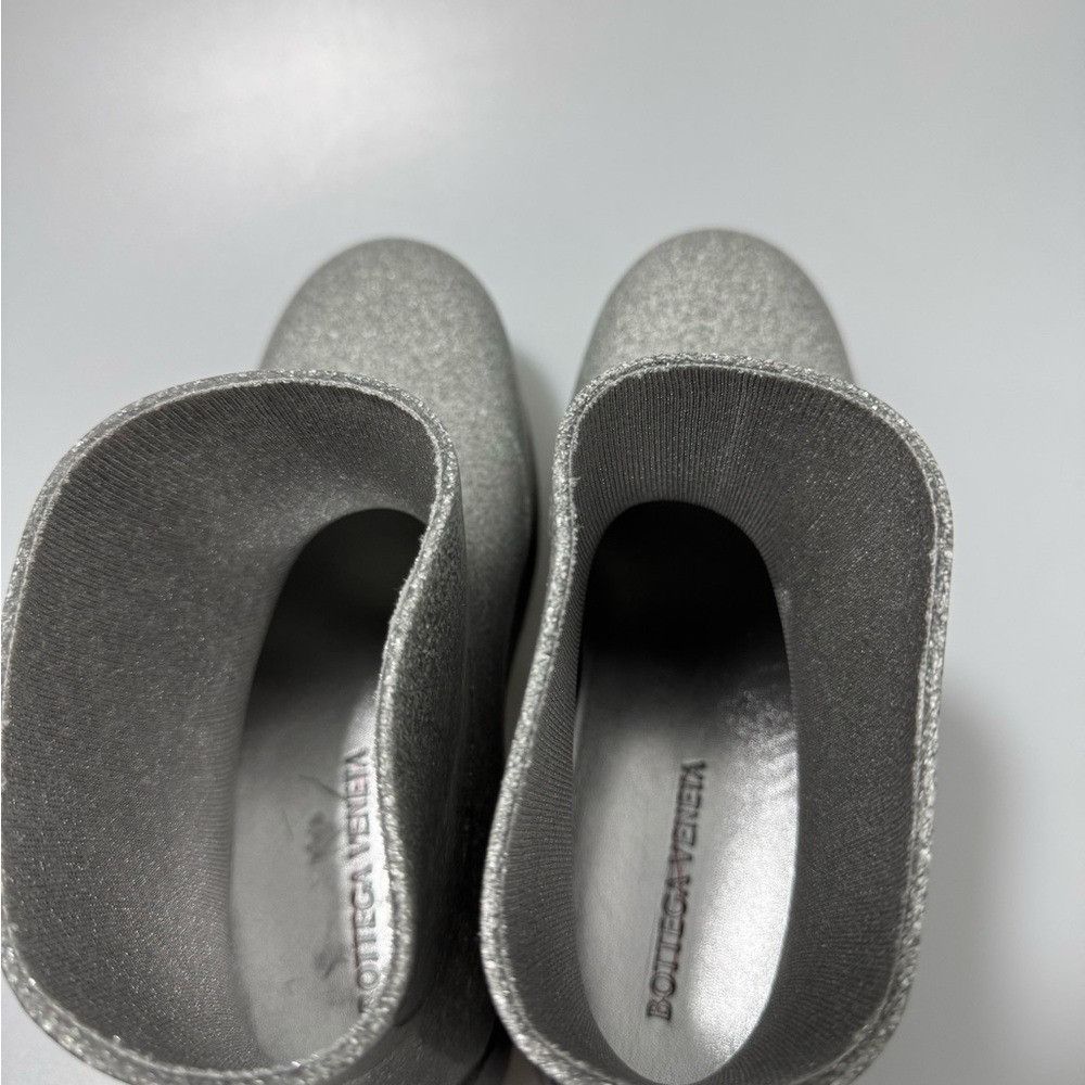 Bottega Veneta Bottega Veneta Puddle Glittered Rubber Boots Silver Men’s Si Size US 7 / EU 40 - 5 Thumbnail