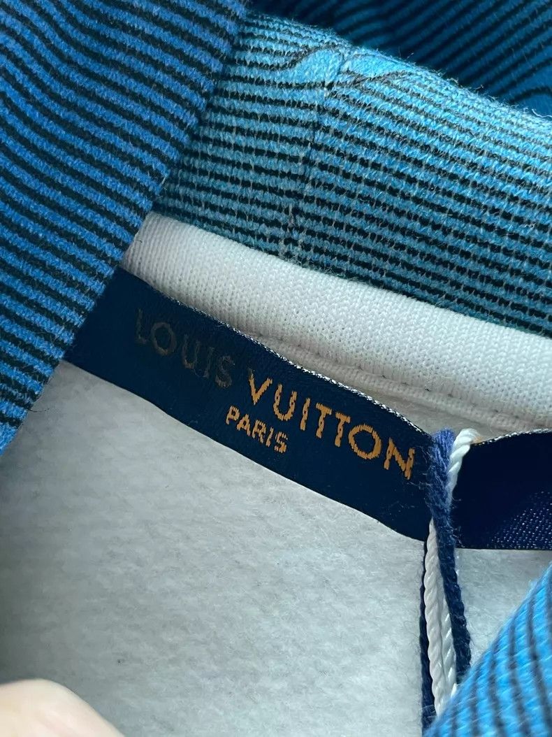 Louis Vuitton Louis Vuitton Blue gradient printed sweatshirt Size US XS / EU 42 / 0 - 5 Thumbnail