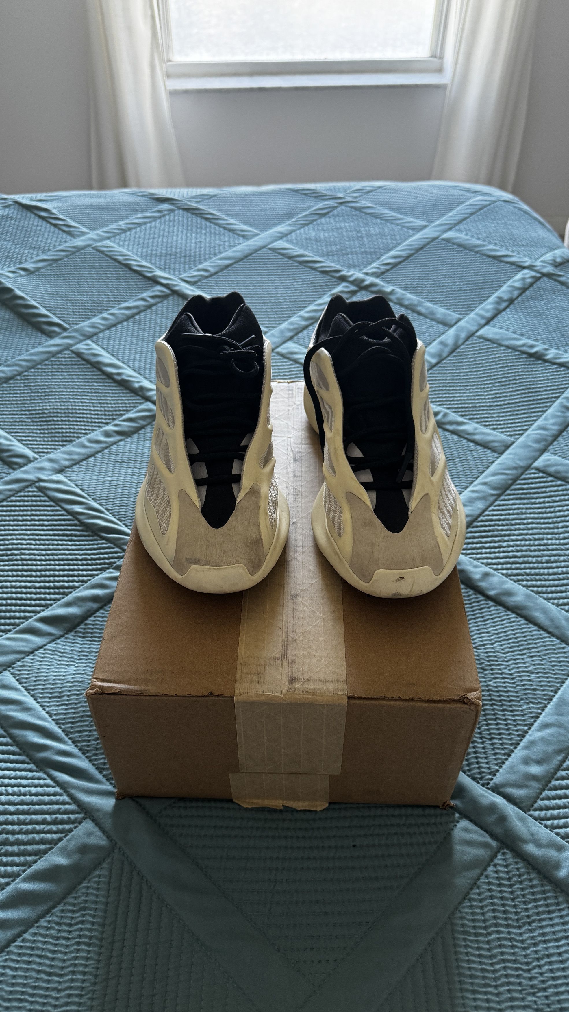 Yeezy Adidas Yeezy 700 V3 Azael Size US 10 / EU 43 - 1 Thumbnail