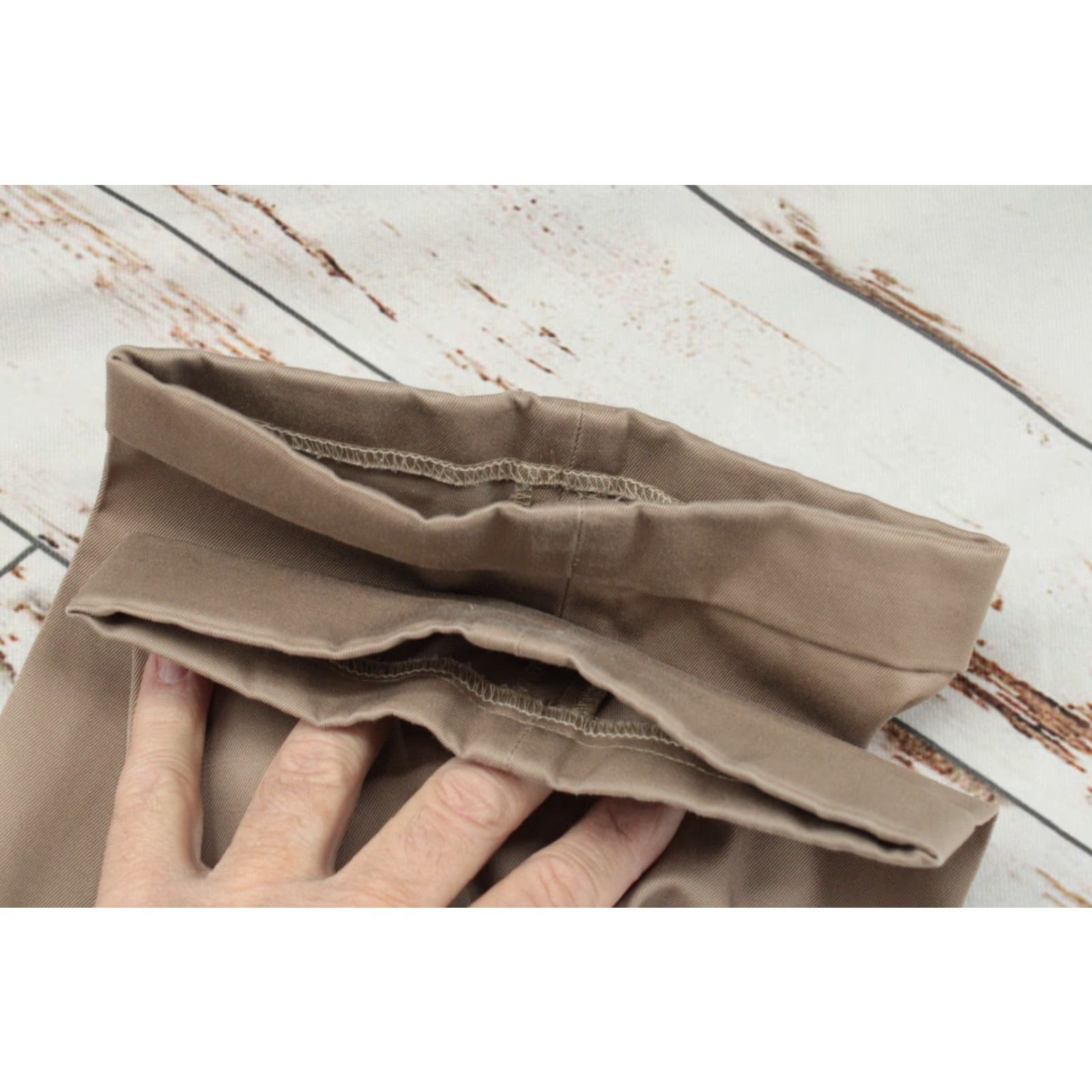 Jos. A. Bank Jos A Bank Chino Pants Men's 36 Khaki Heavy Cotton Pleated Cuffed Casual Friday Size US 36 / EU 52 - 6 Thumbnail