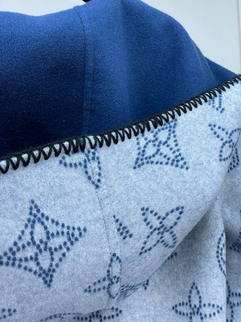 Louis Vuitton LOUIS VUITTON Blue presbyopic reversible bathrobe coat 2504 Size XXS / US 00 / IT 34 - 6 Thumbnail