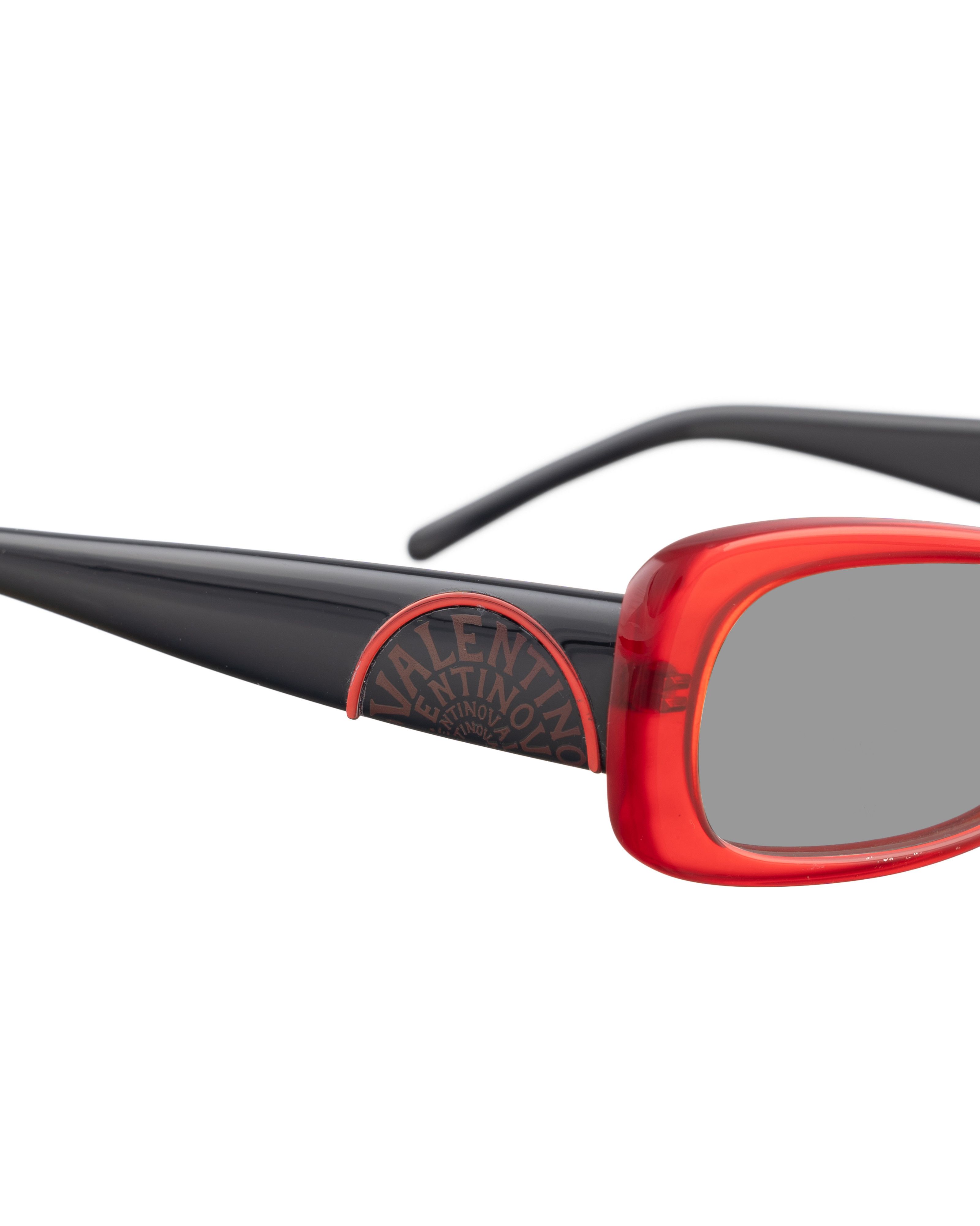 Valentino Valentino 00s Red & Black Cat Eye Sunglasses Size ONE SIZE - 3 Thumbnail