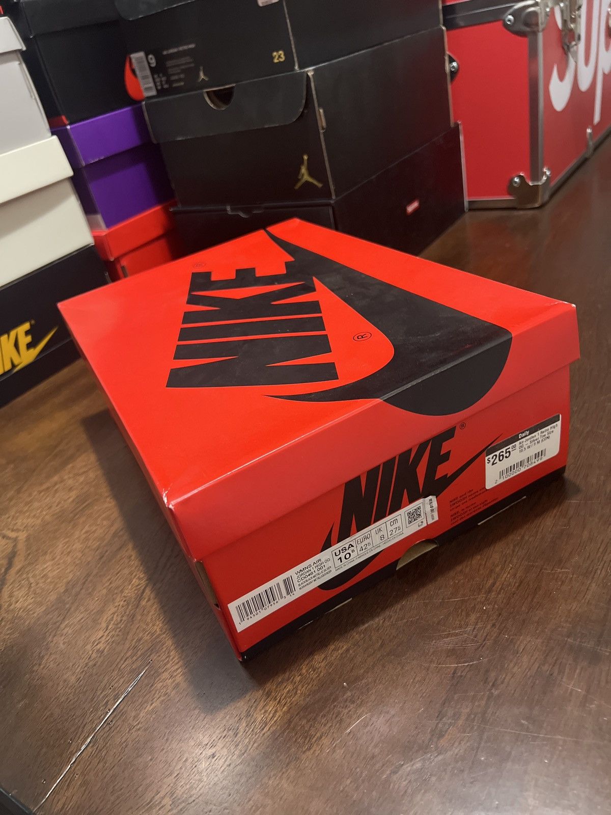 Jordan Brand Wmns Air Jordan 1 Retro High OG 'Silver Toe' Size US 10.5 / IT 40.5 - 18 Thumbnail