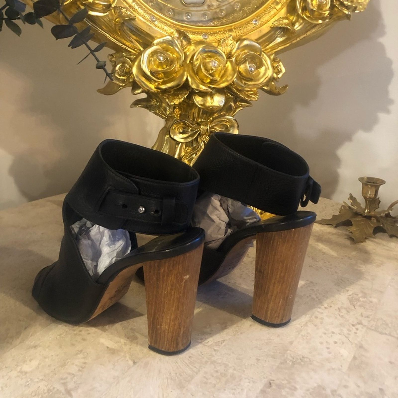 Vince Vince. Open heal leather strap thick heel Size US 7.5 / IT 37.5 - 6 Thumbnail