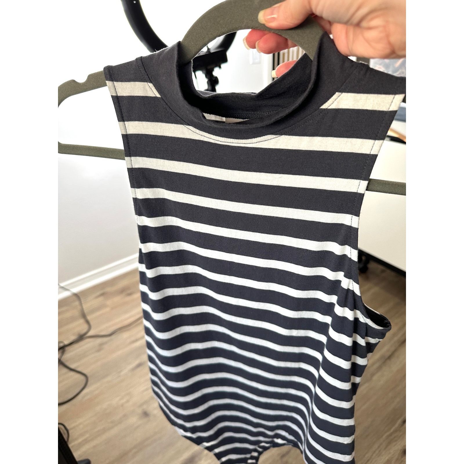 Other Abound Gray & White Stripe Sleeveless Mock Neck Bodysuit L Size L / US 10 / IT 46 - 12 Thumbnail