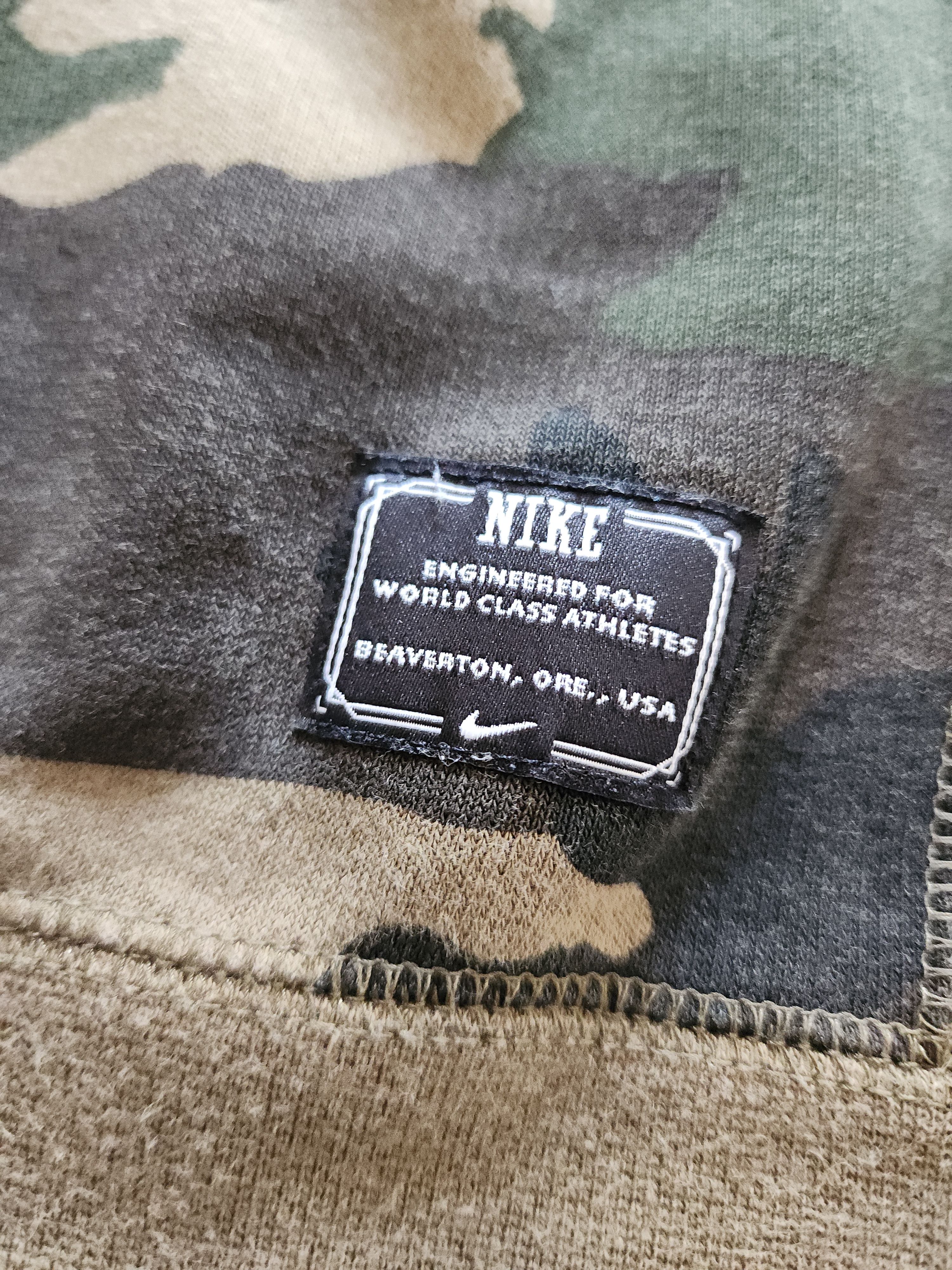 Nike Nike Camouflage Crewneck Sweater Size US M / EU 48-50 / 2 - 3 Thumbnail