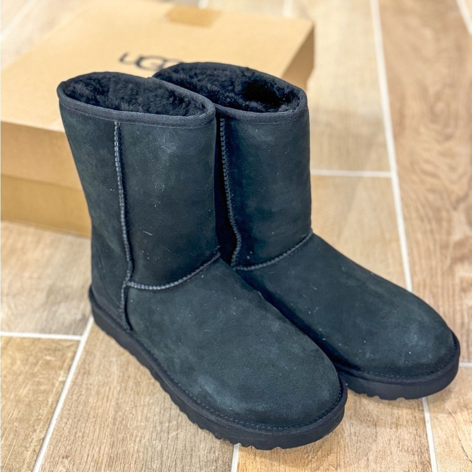 Ugg NWT Uggs Classic Black Boot Short II Size US 7 / IT 37 - 3 Thumbnail
