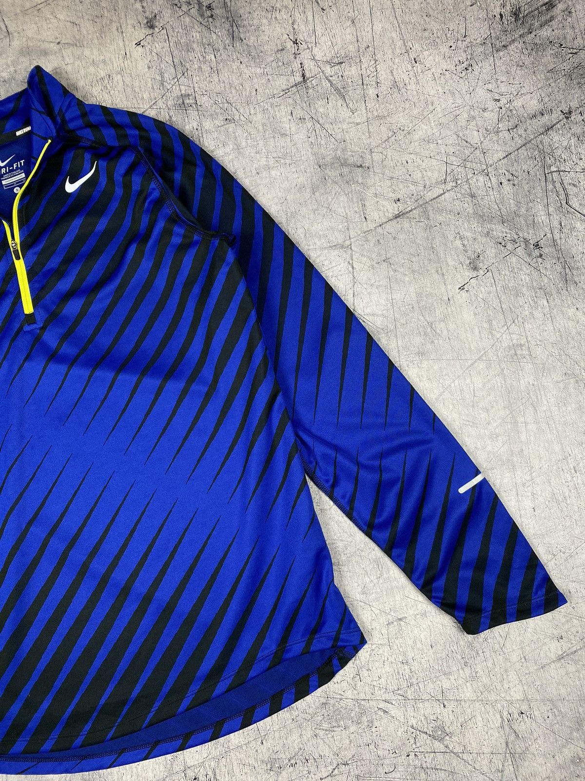 Nike Nike Running Element Dri Fit Long Sleeve Jersey Size S Size US S / EU 44-46 / 1 - 3 Thumbnail