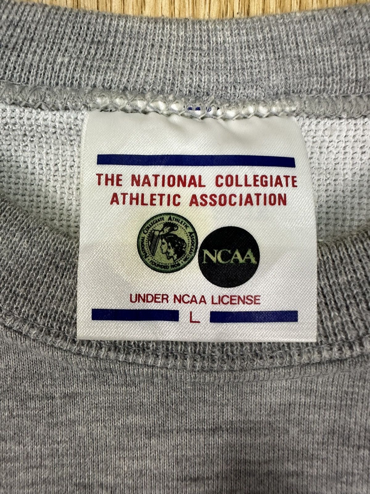 NCAA Vintage NCAA by Descente Crewneck Z239 Size US L / EU 52-54 / 3 - 10 Thumbnail