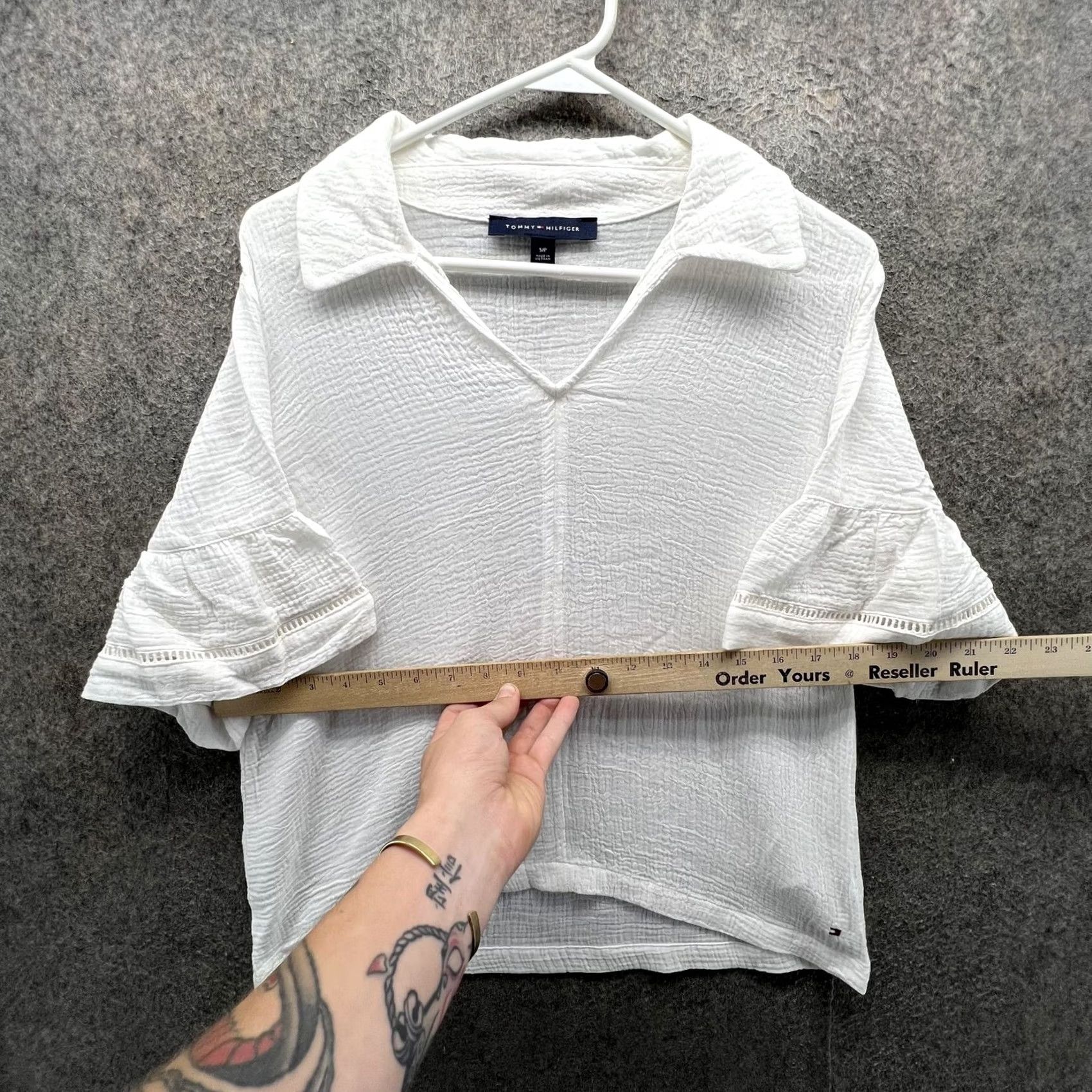 Tommy Hilfiger Tommy Hilfiger Blouse Womens Small White Collared Flutter Sleeve Ruffle Top Size S / US 4 / IT 40 - 2 Thumbnail