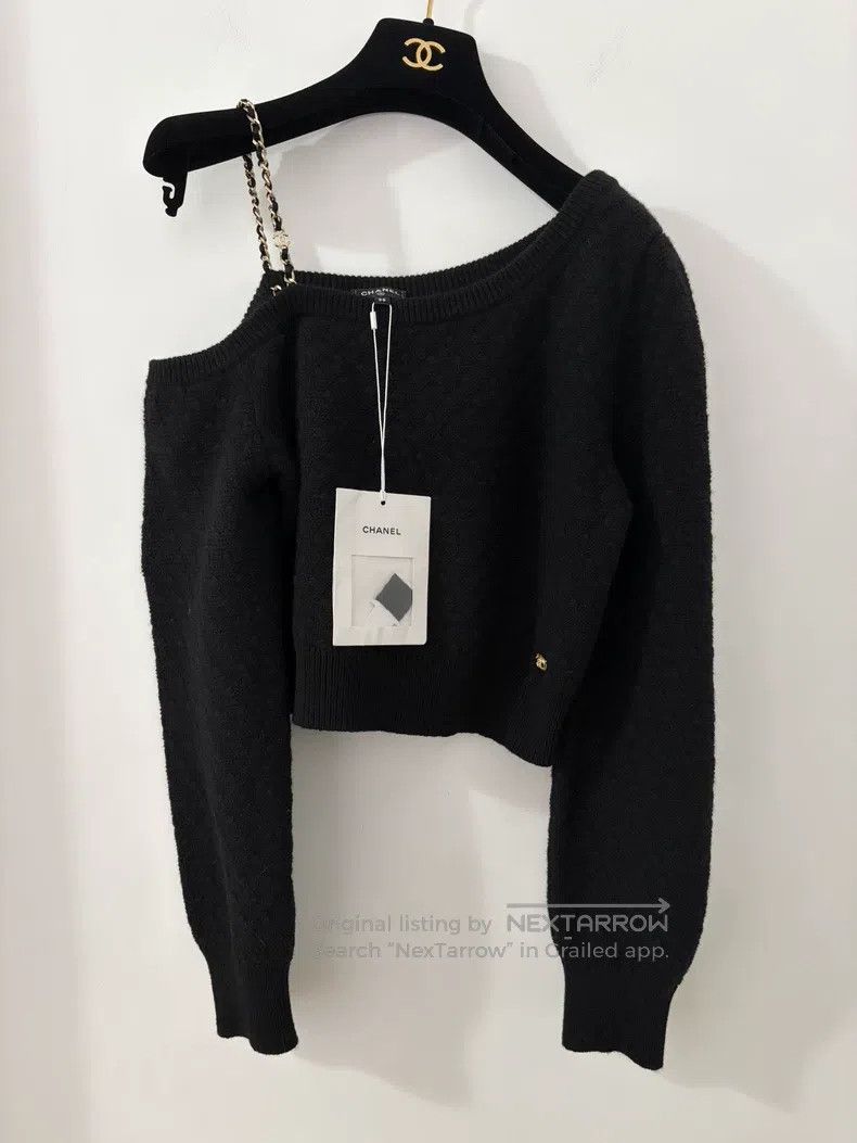 Chanel Chanel Leather chain off-the-shoulder black sweater Size XS / US 0-2 / IT 36-38 - 1 Thumbnail