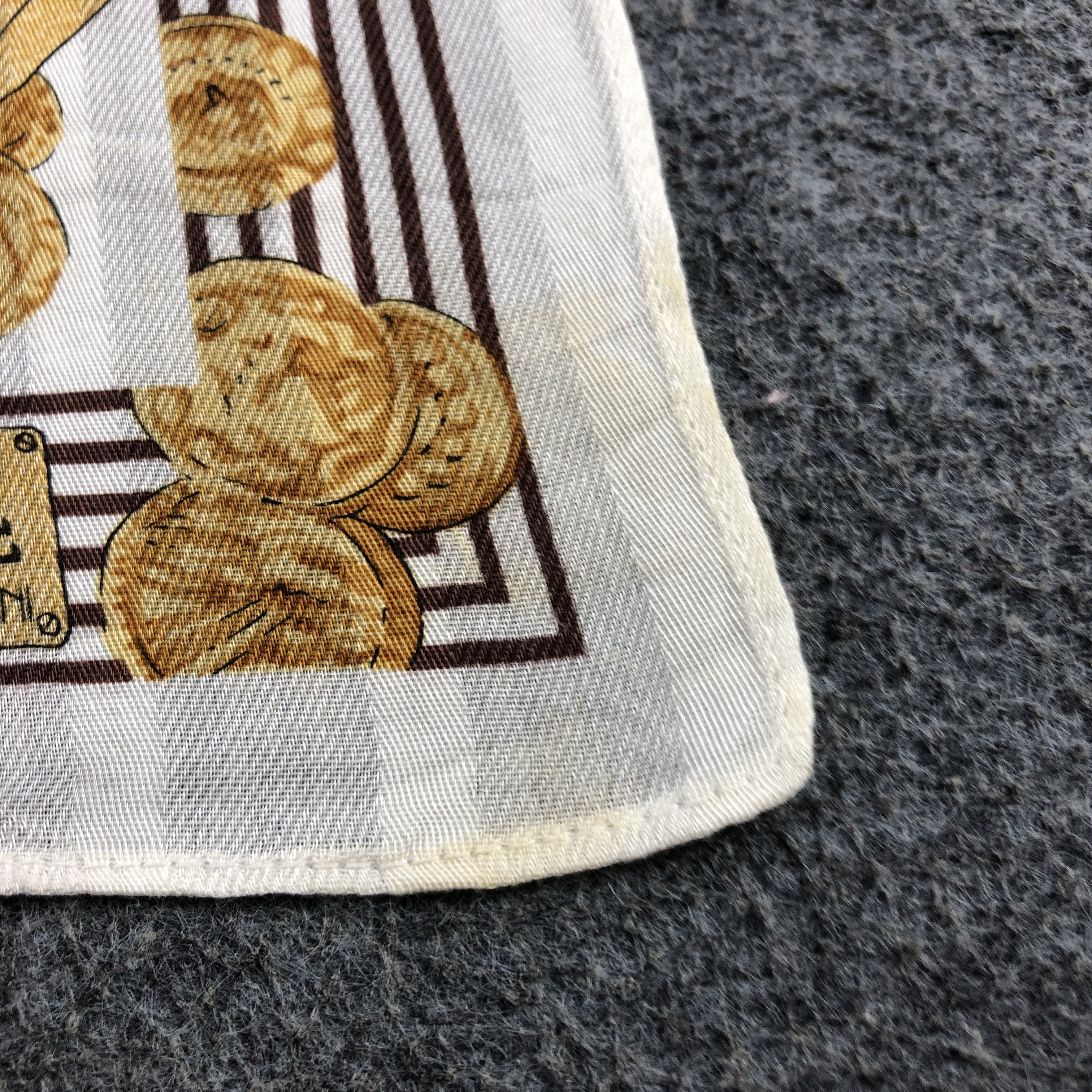 Alviero Martini × Vintage Alviero Martini Handkerchief Neckerchief Bandana H2635 Size ONE SIZE - 4 Thumbnail
