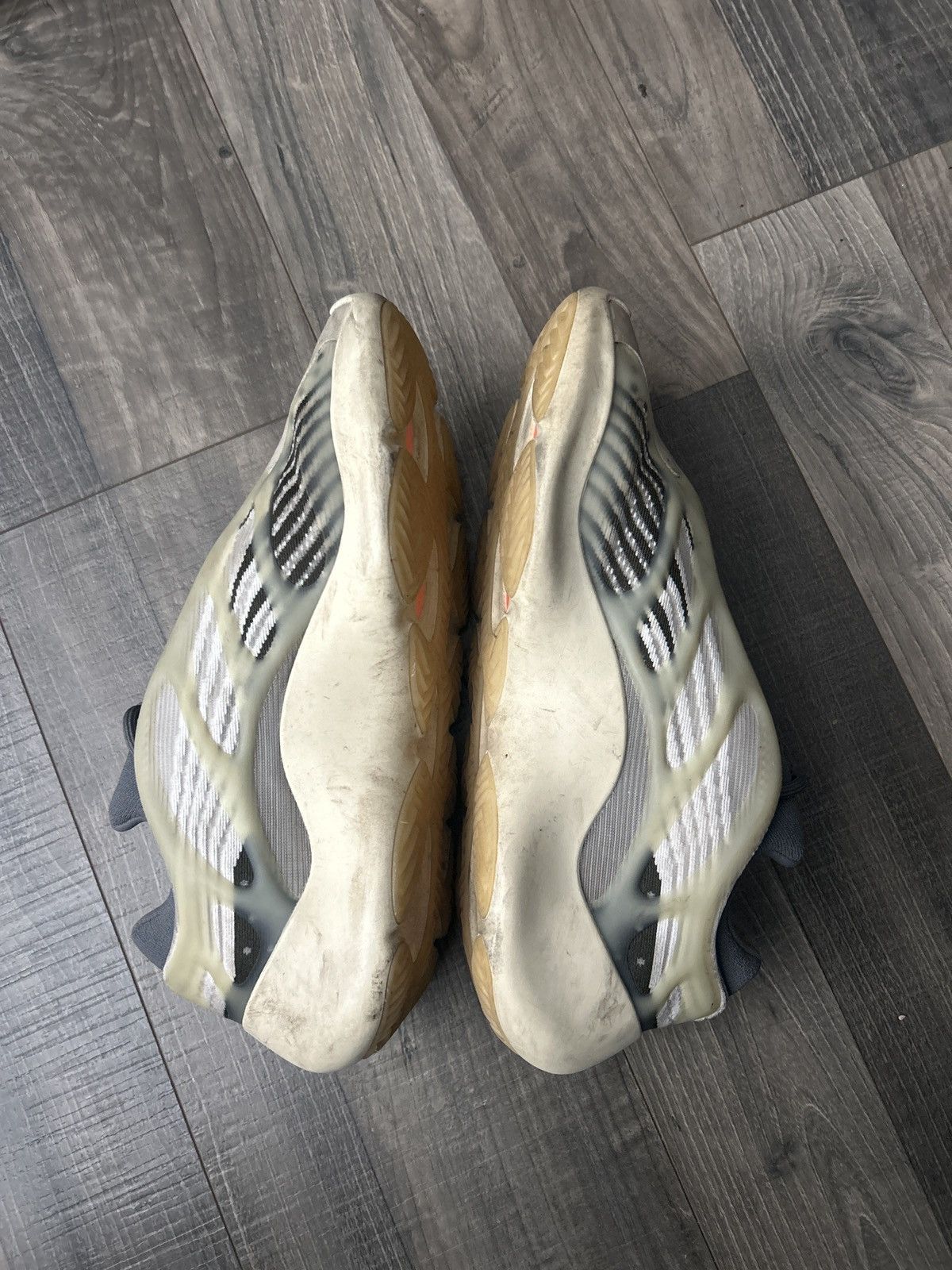 Adidas Yeezy 700 v3 Fade Salt 🧂 Size US 11 / EU 44 - 7 Thumbnail